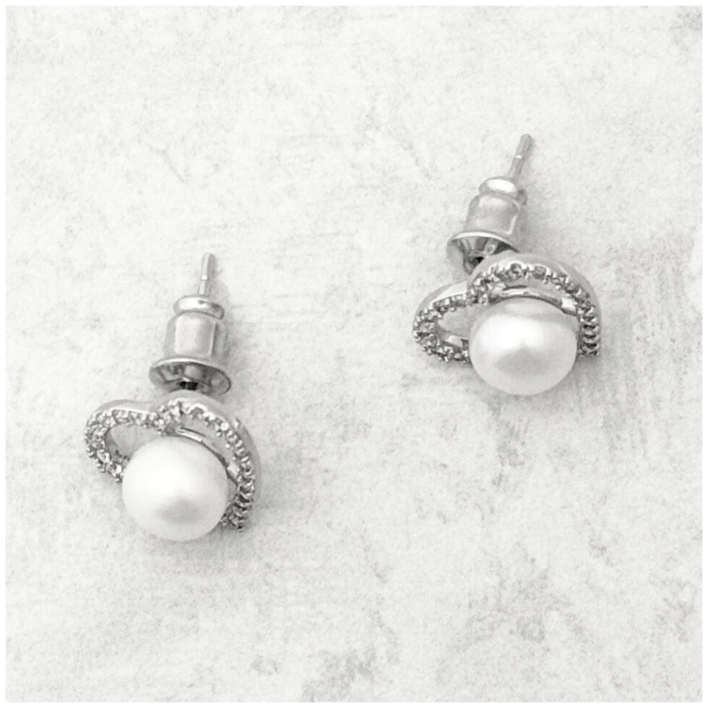 ARETE CORAZON PERLA CIRCONIAS ORO LAMINADO