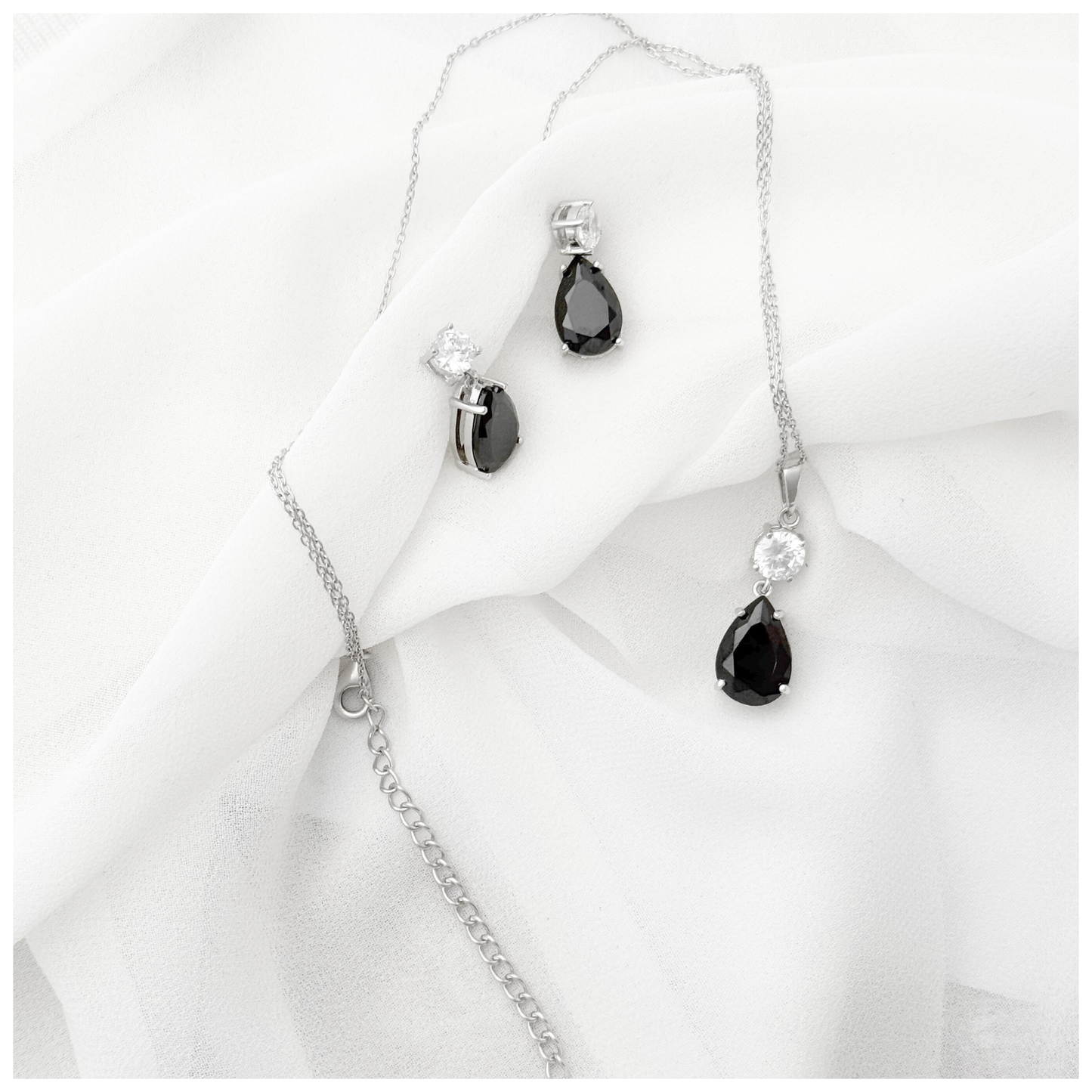 SET DIJE EN FORMA DE LAGRIMA EN CIRCONIA NEGRA Y BLANCA PLATA .925 RODIO