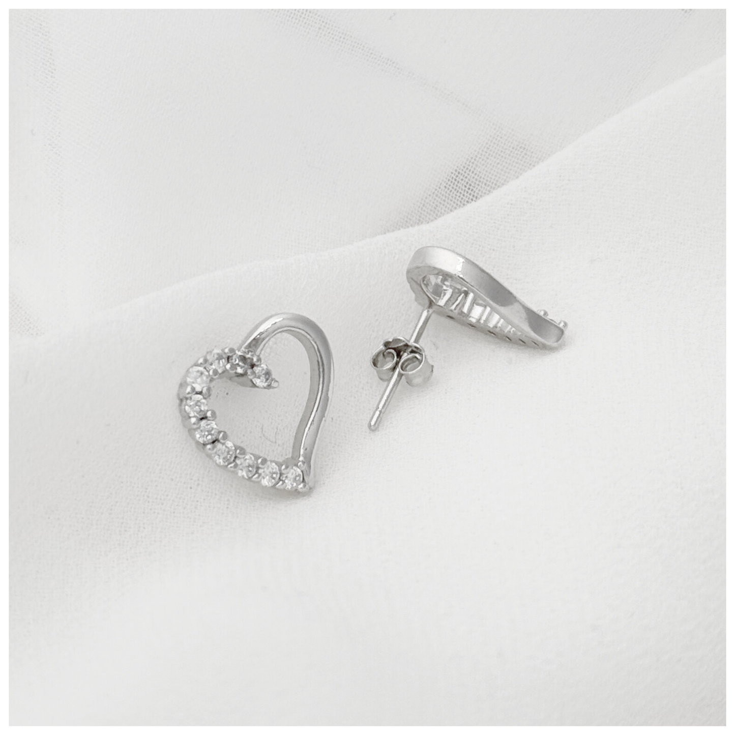 BROQUEL CORAZON LISO Y CIRCONIAS PLATA .925 RODIO