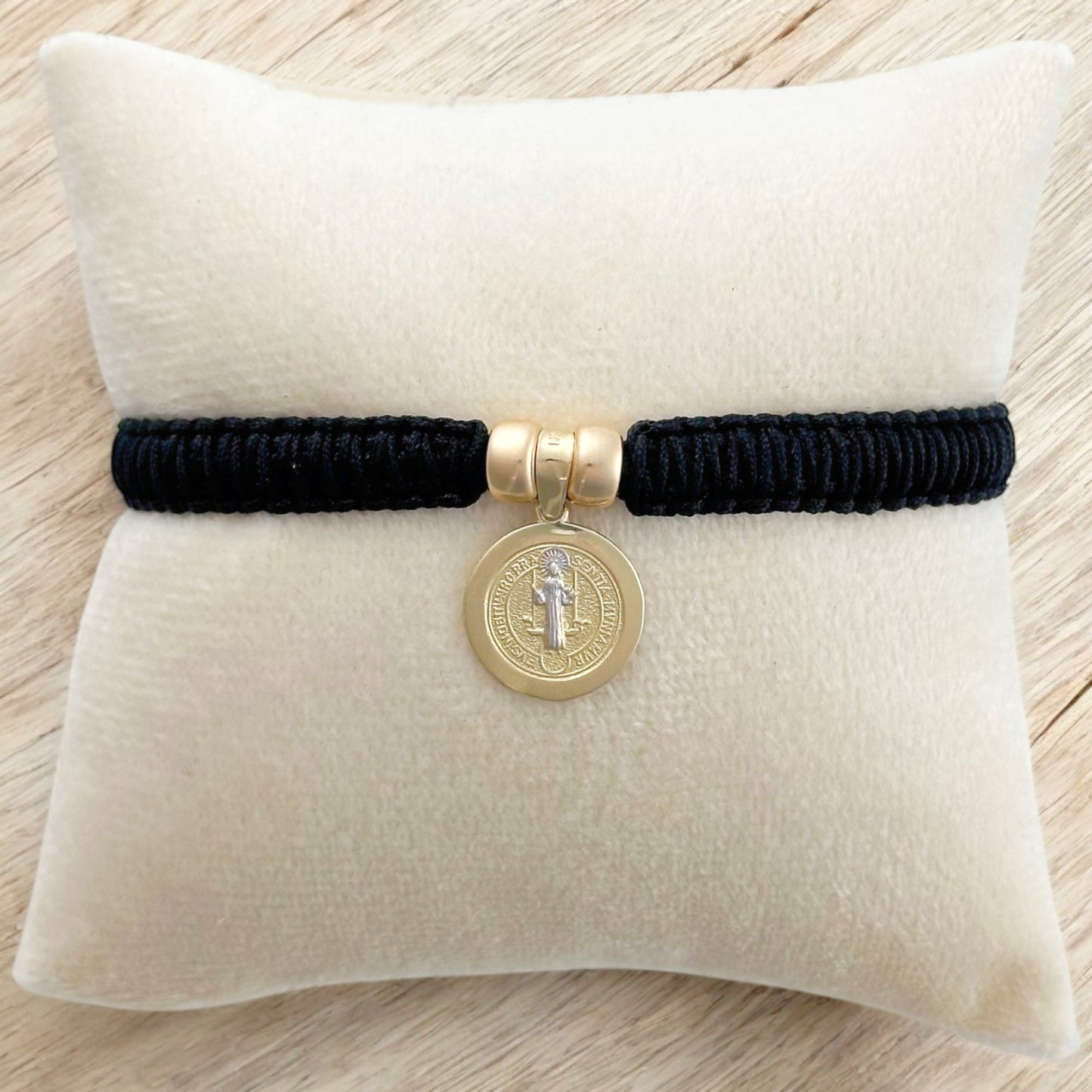 PULSERA MEDALLA SAN BENITO 2 ORO 10K TEJIDA NEGRA