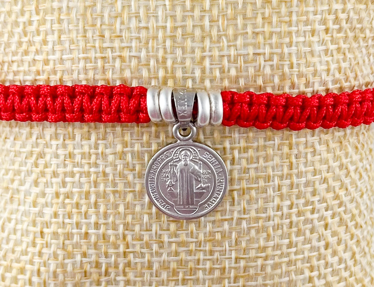 PULSERA MEDALLA SAN BENITO 2 PLATA .925 TEJIDA ROJA