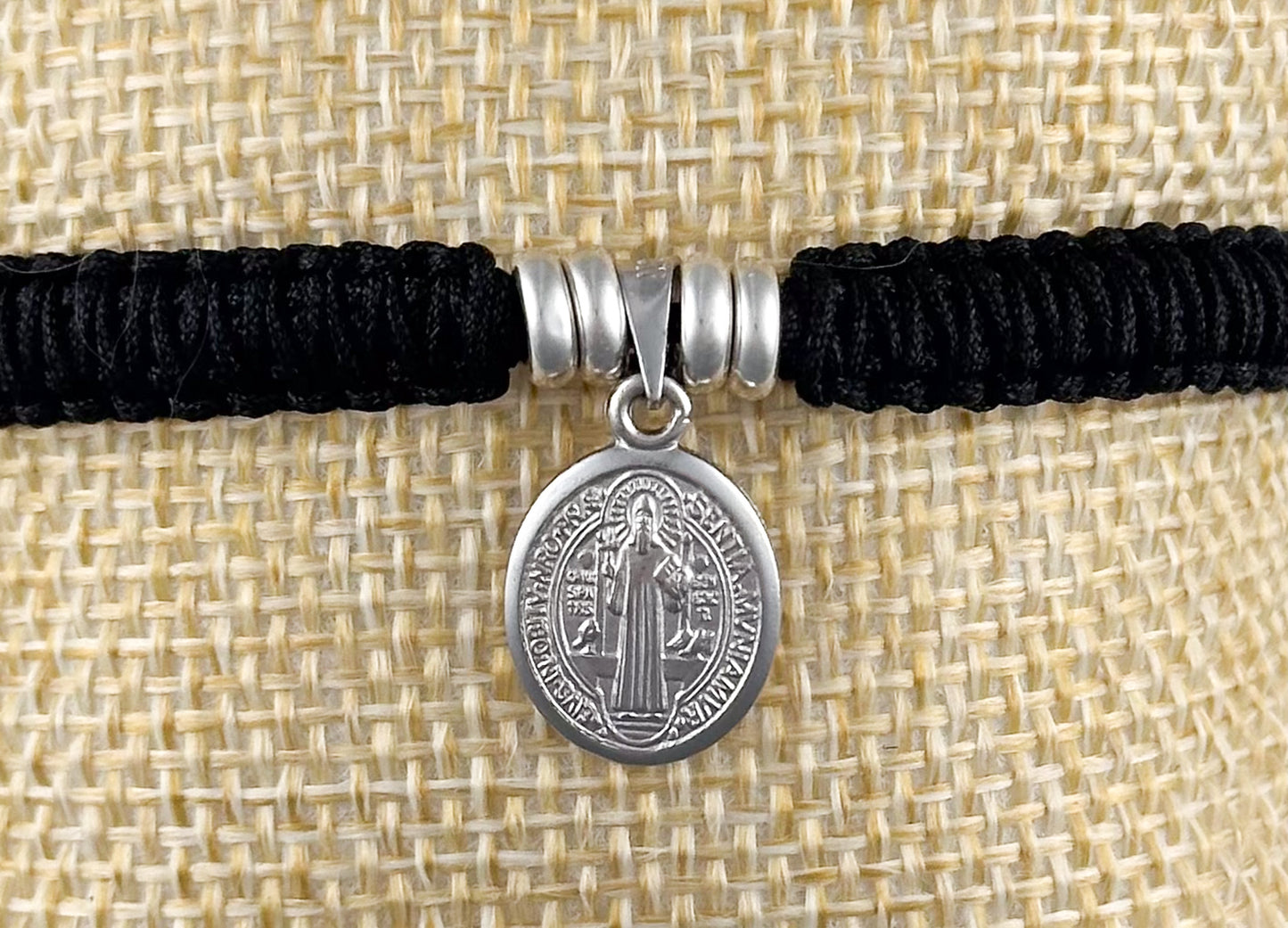 PULSERA MEDALLA OVAL SAN BENITO PLATA .925 TEJIDA NEGRA
