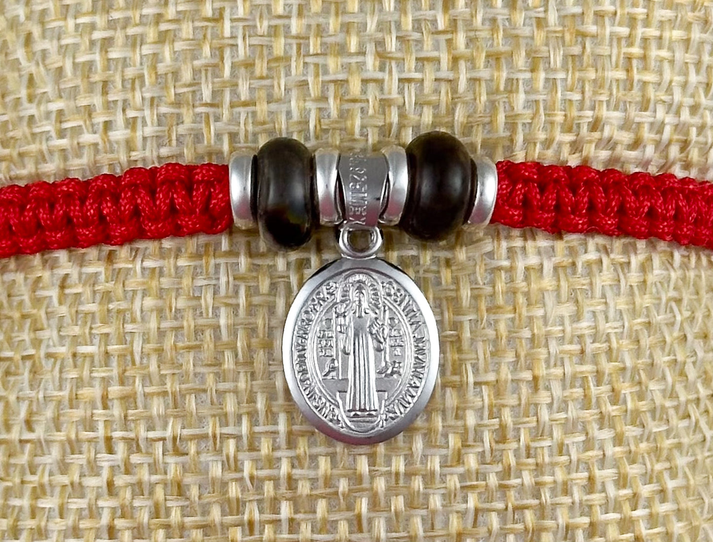 PULSERA MEDALLA OVAL SAN BENITO PLATA .925 TEJIDA ROJA