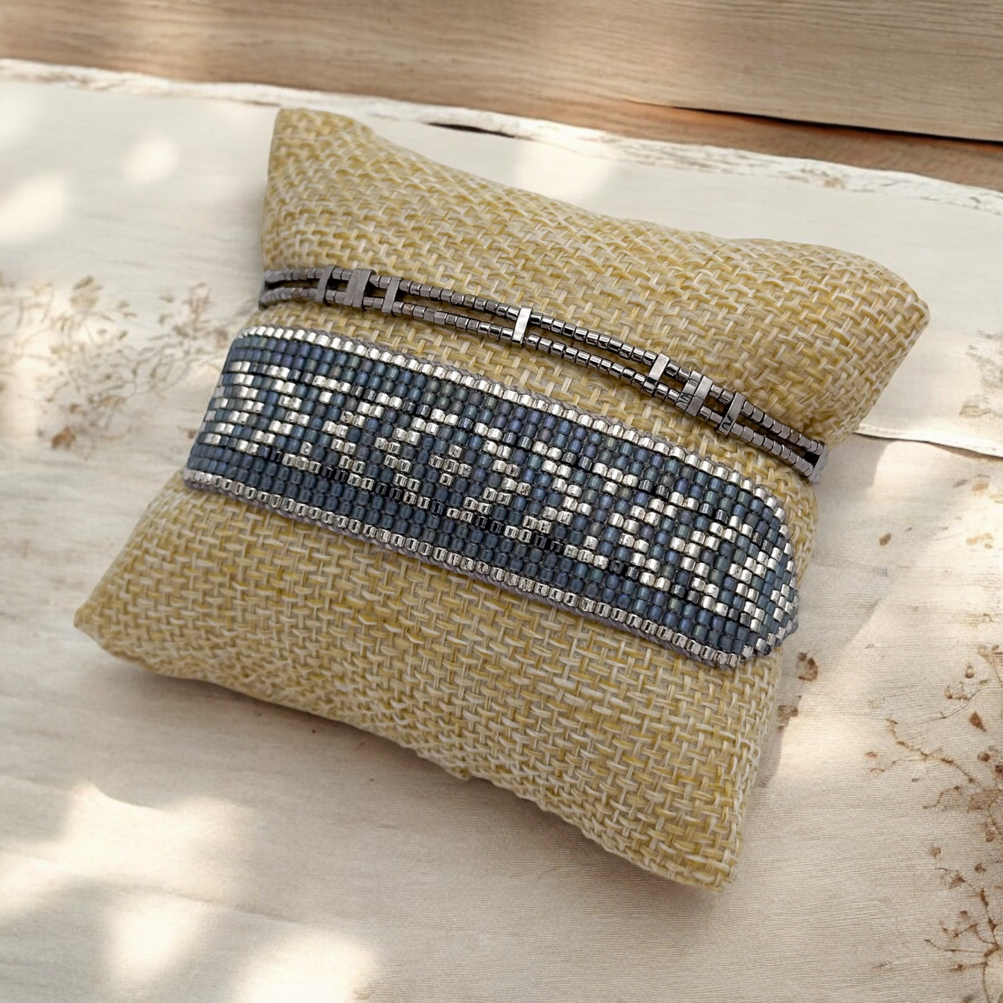 PULSERA CHAQUIRA FLECHA AZUL TEJIDO HUICHOL