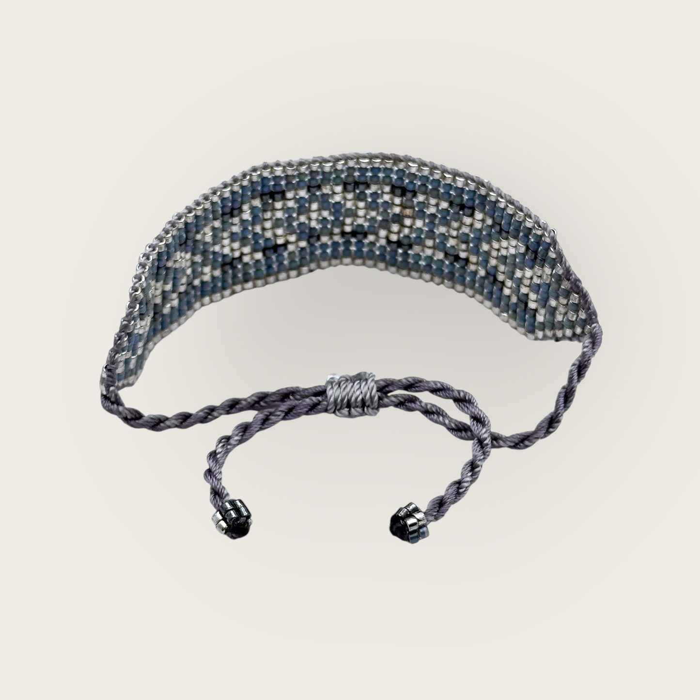 PULSERA CHAQUIRA FLECHA AZUL TEJIDO HUICHOL