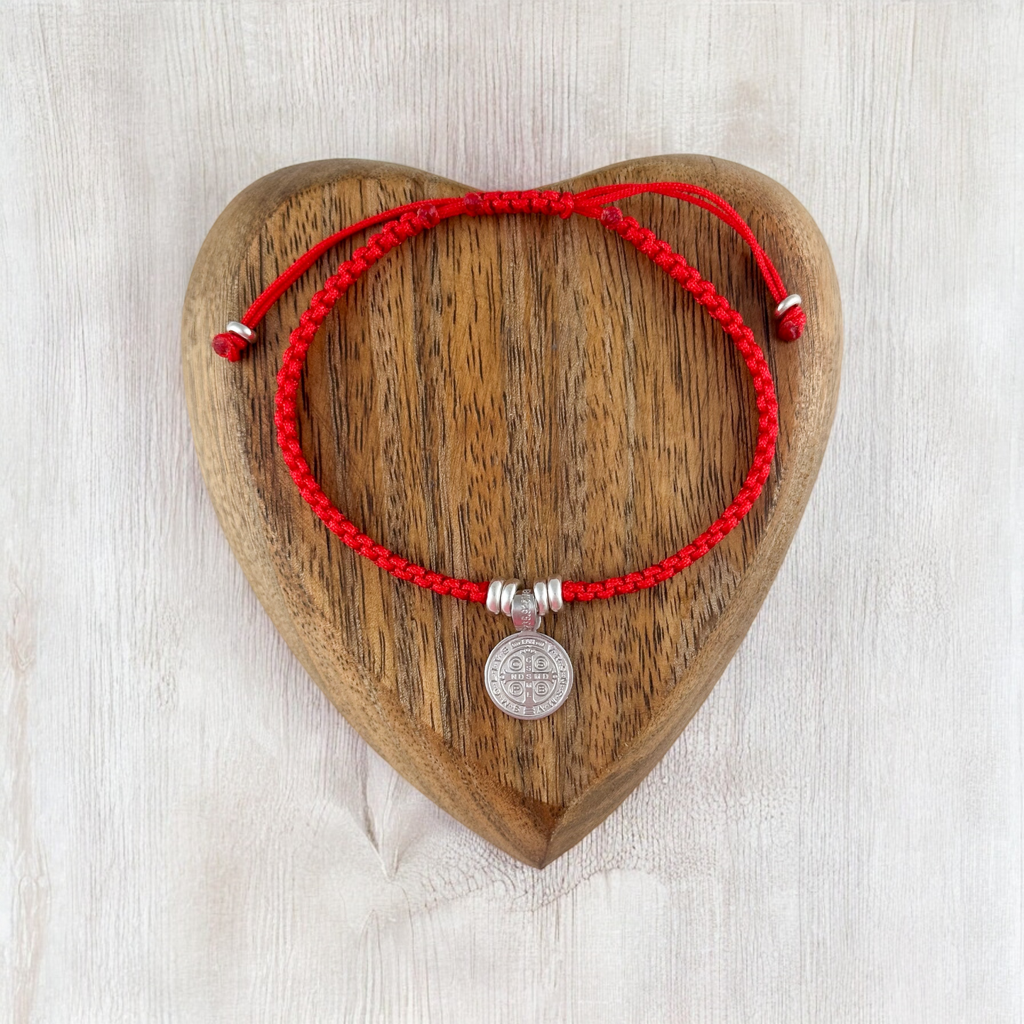 PULSERA MEDALLA SAN BENITO 2 PLATA .925 TEJIDA ROJA