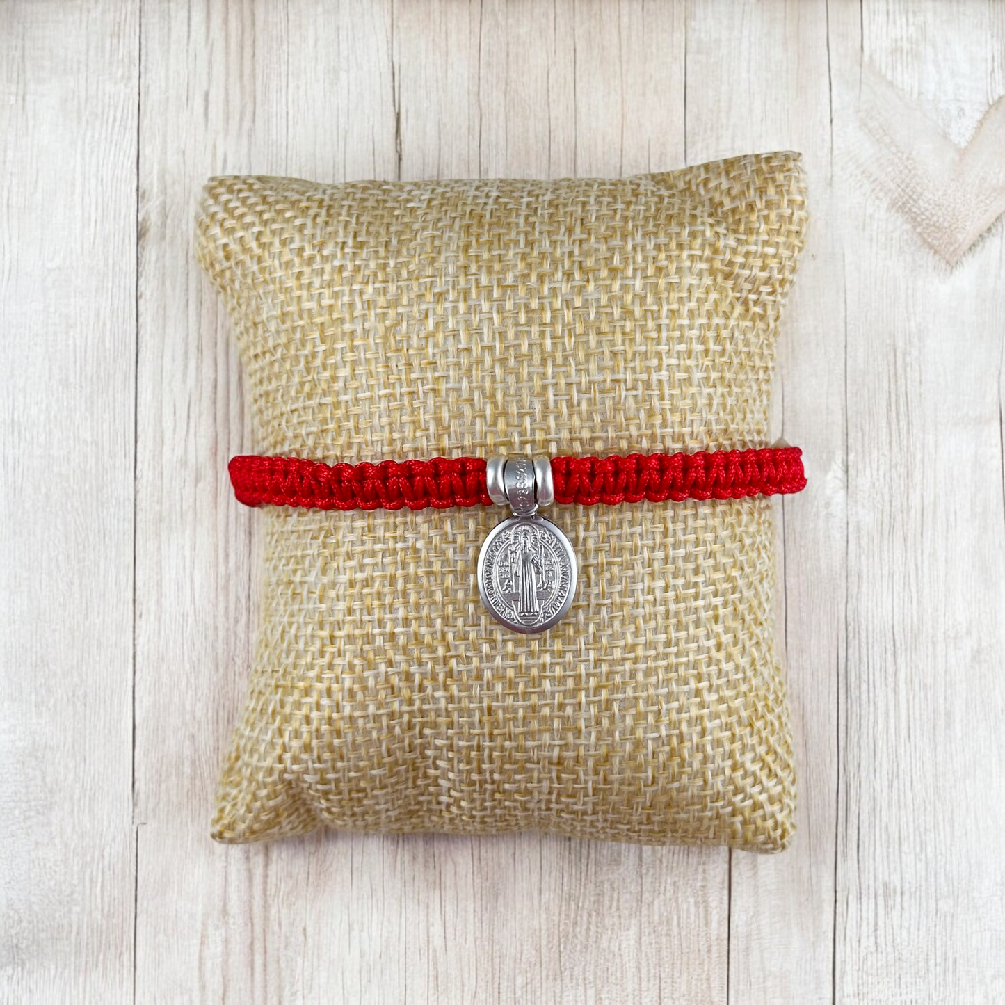 PULSERA MEDALLA OVAL SAN BENITO PLATA .925 TEJIDA ROJA