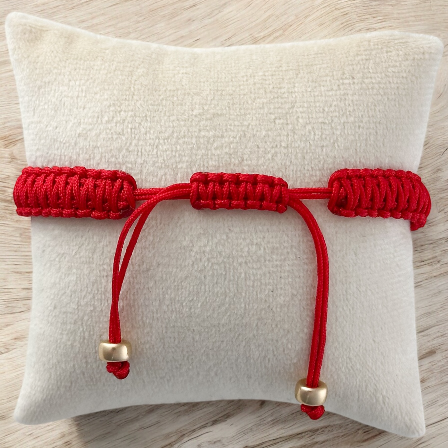 PULSERA MEDALLA SAN BENITO 3 ORO 10K TEJIDA ROJA