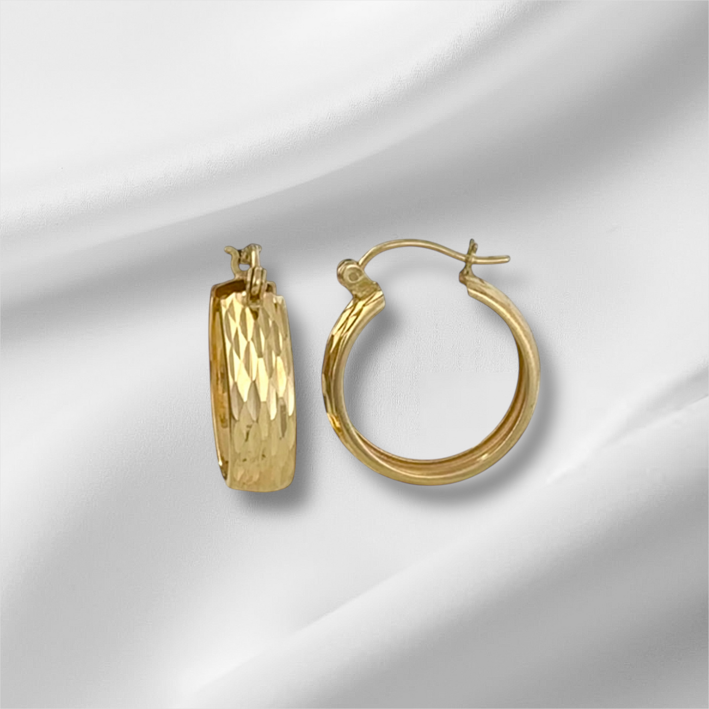 ARRACADA ANCHA DAIMANTADA ROMBO ORO 14K