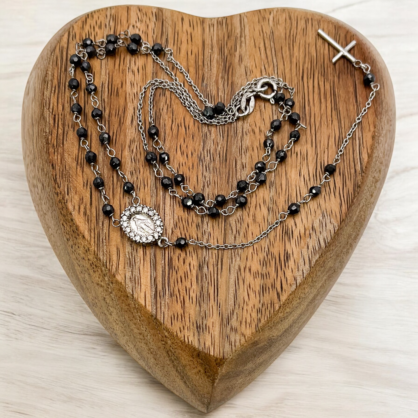 COLLAR ROSARIO CRISTAL SW NEGRO PLATA RODIO .925