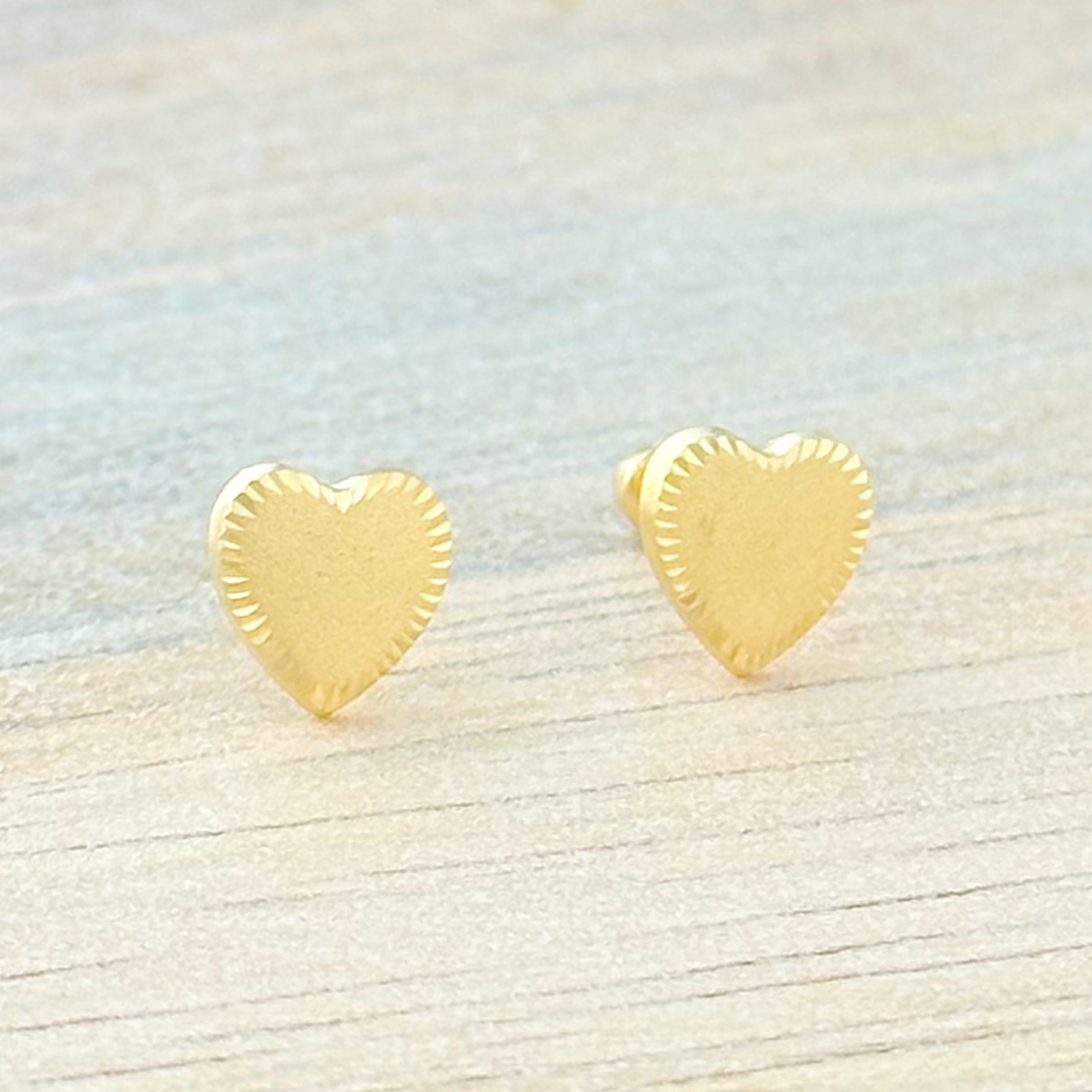 BROQUEL CORAZON DIAMANTADO MATE ORO 10K