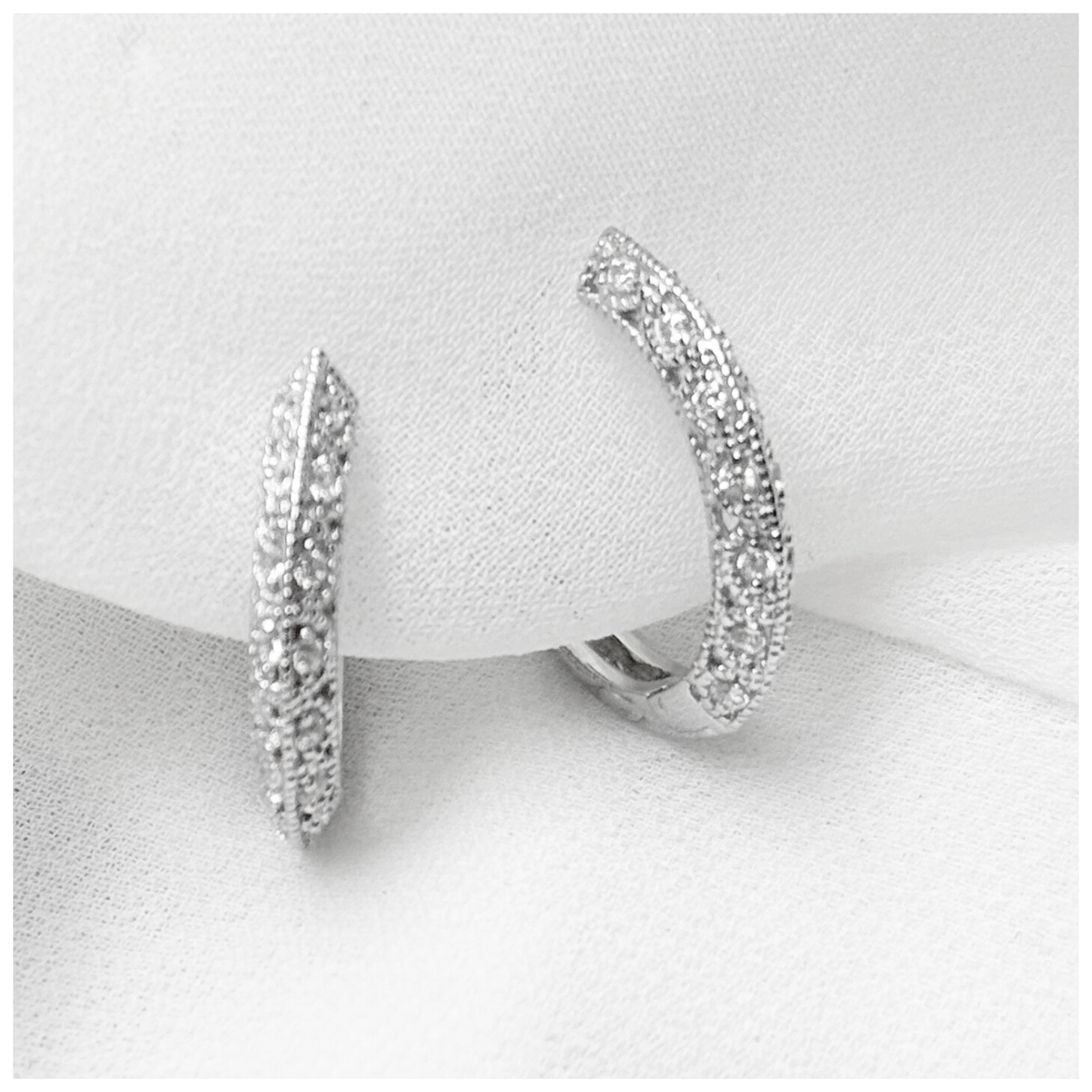 ARETE CON CIRCONIA PAVE PLATA .925 RODIO