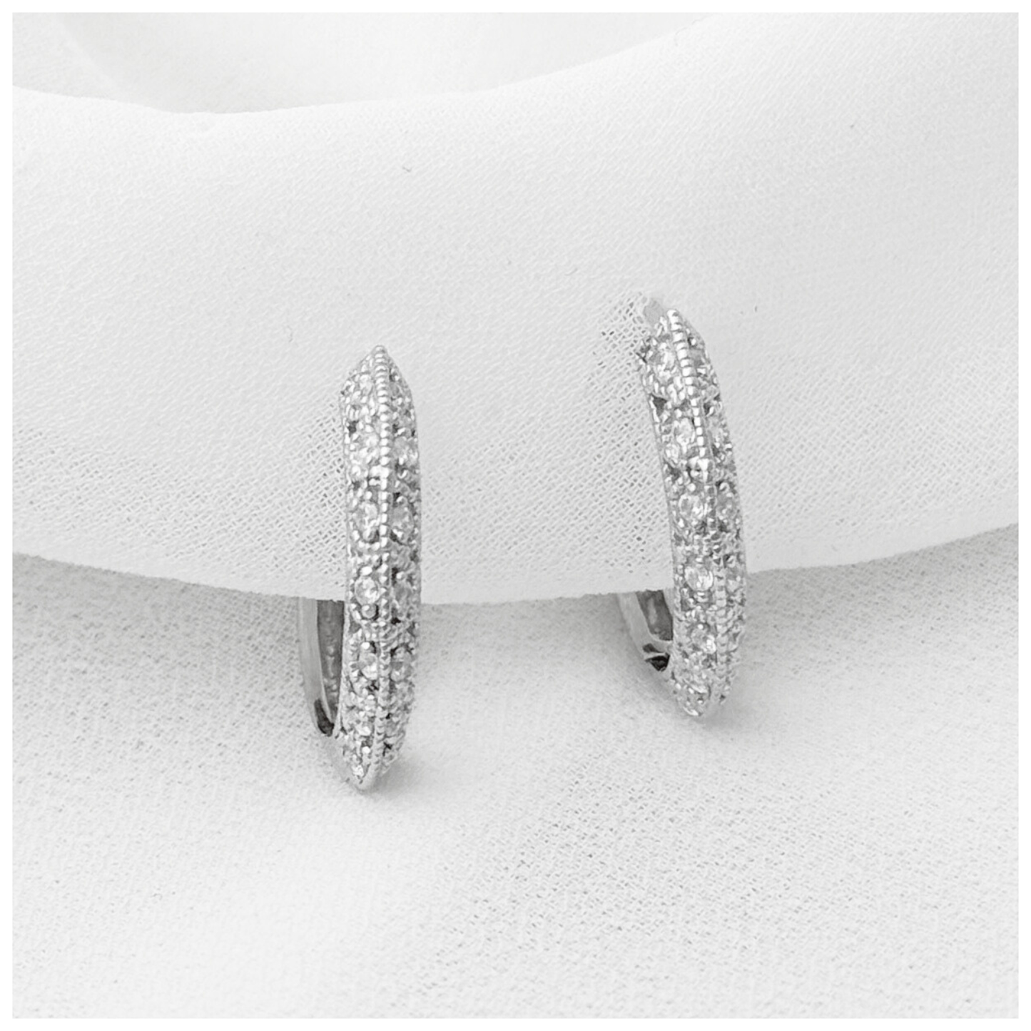 ARETE CON CIRCONIA PAVE PLATA .925 RODIO