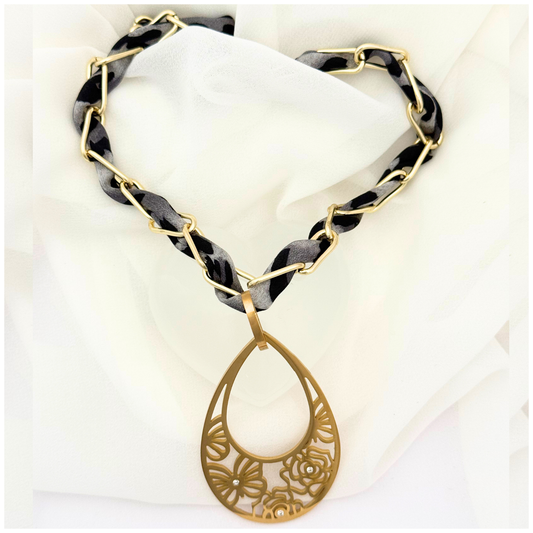 GARGANTILLA OVAL FLORES ACERO DORADO