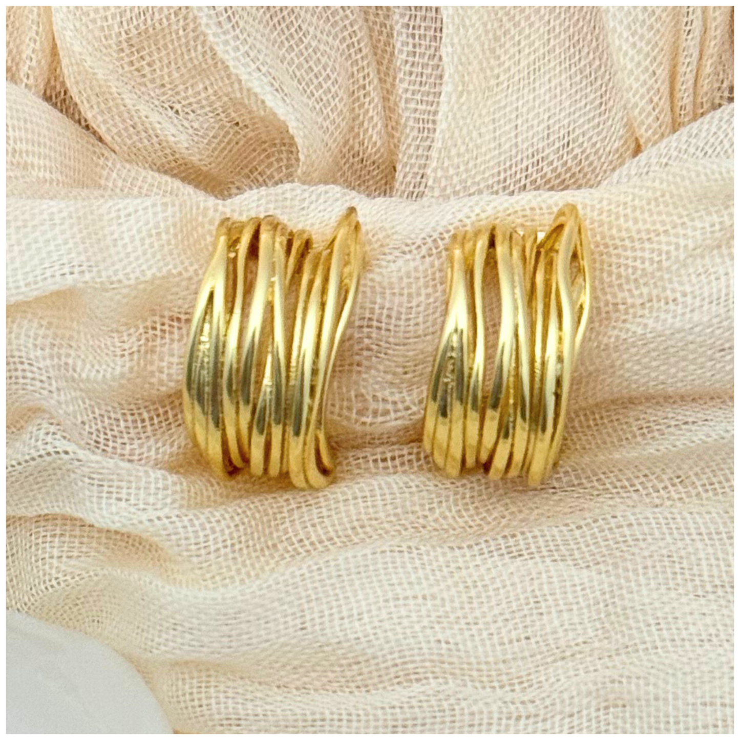 ARETE MEDIO VARIAS LINEAS DORADO CHAPA