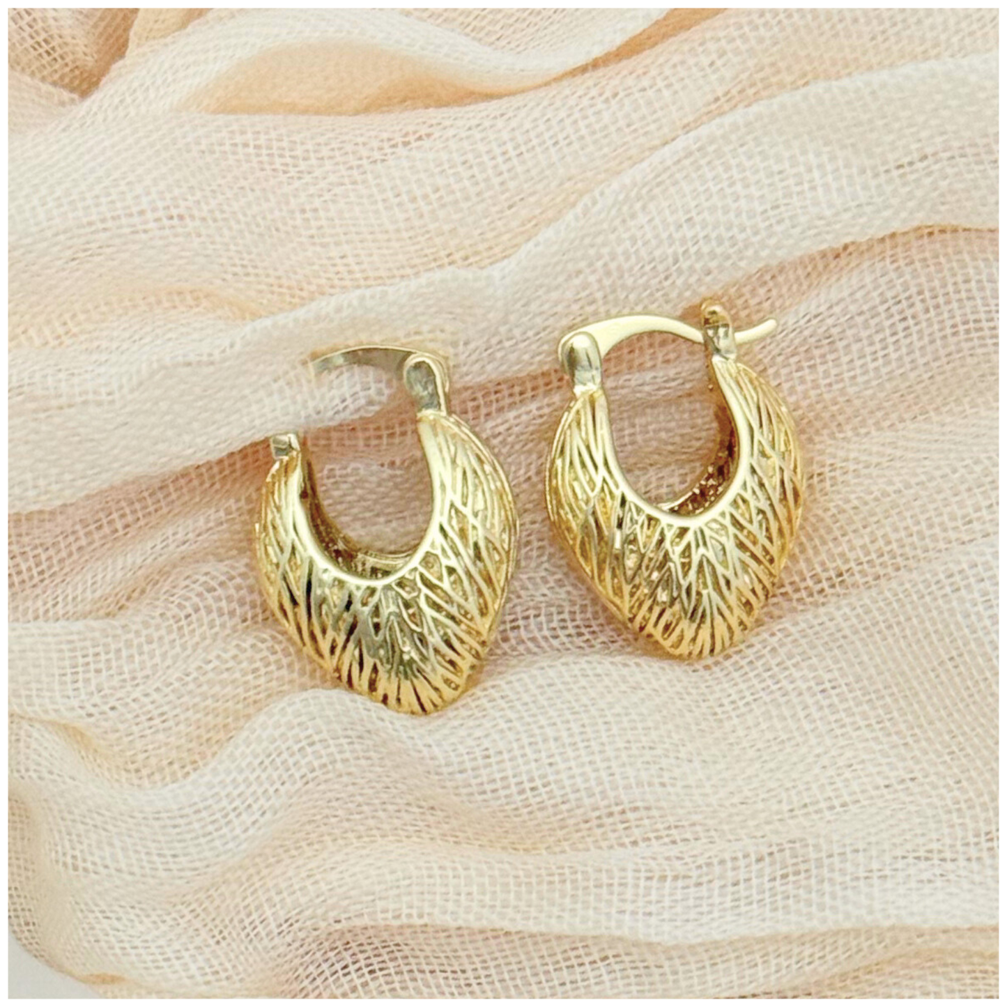 ARETE OVAL RAMA CHAPA DE ORO
