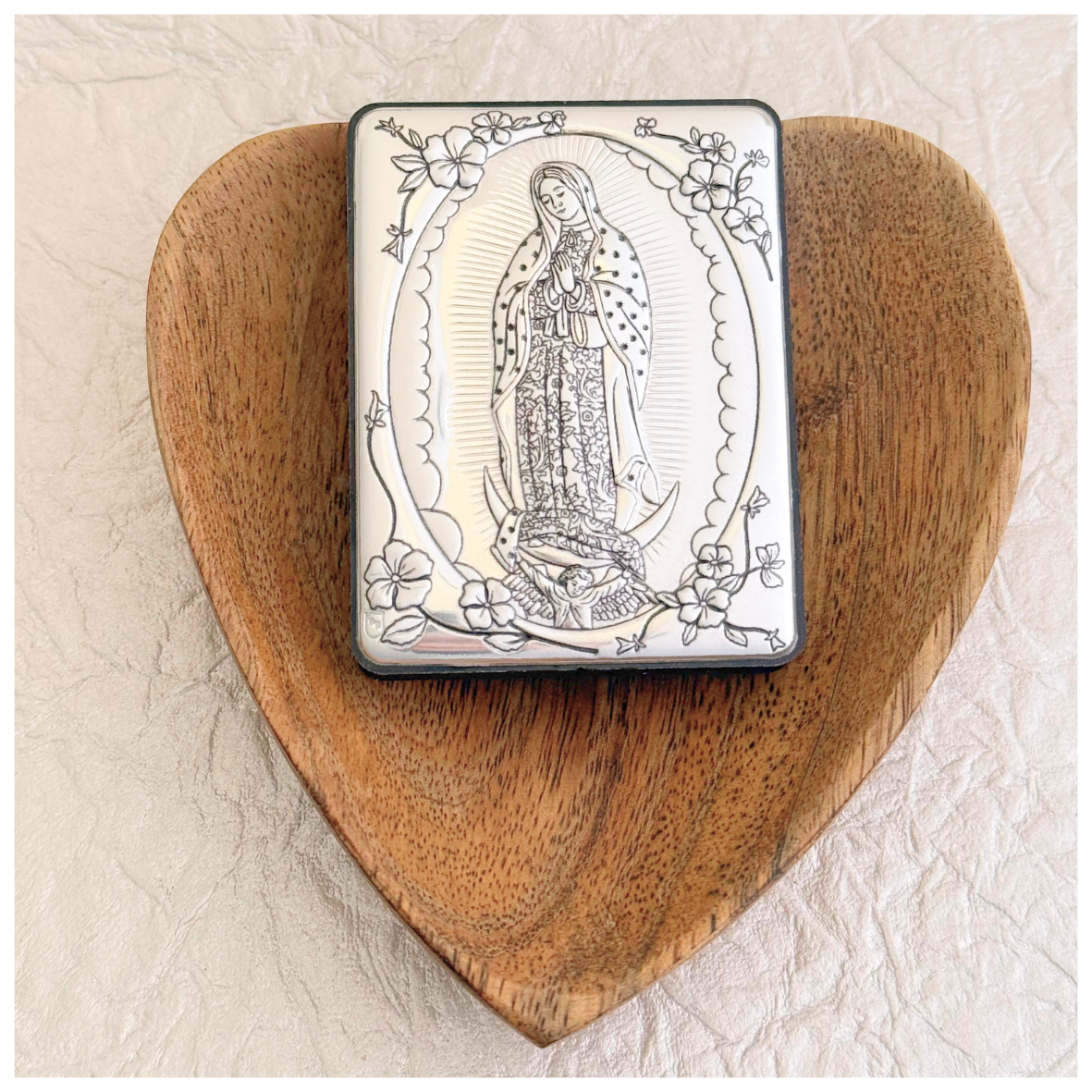 RETABLO VIRGEN DE GUADALUPE CON FLORES PLATA