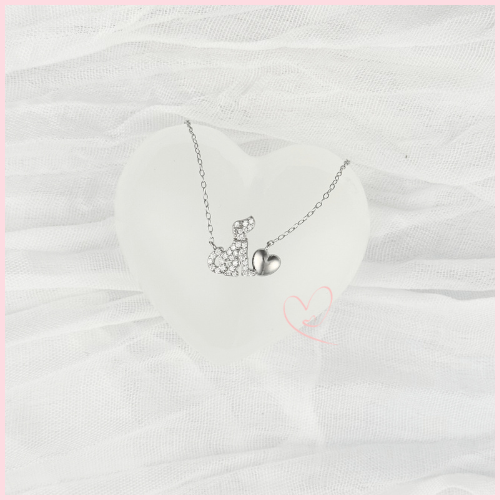 CADENA CON DIJE PERRITO CON CIRCONIA CON CORAZON  LISO  PLATA .925 RODIO