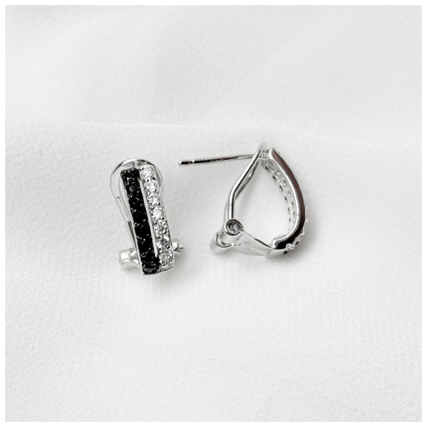 ARETE DOBLE CIRCONIA BLANCO Y NEGRA PLATA .925 RODIO