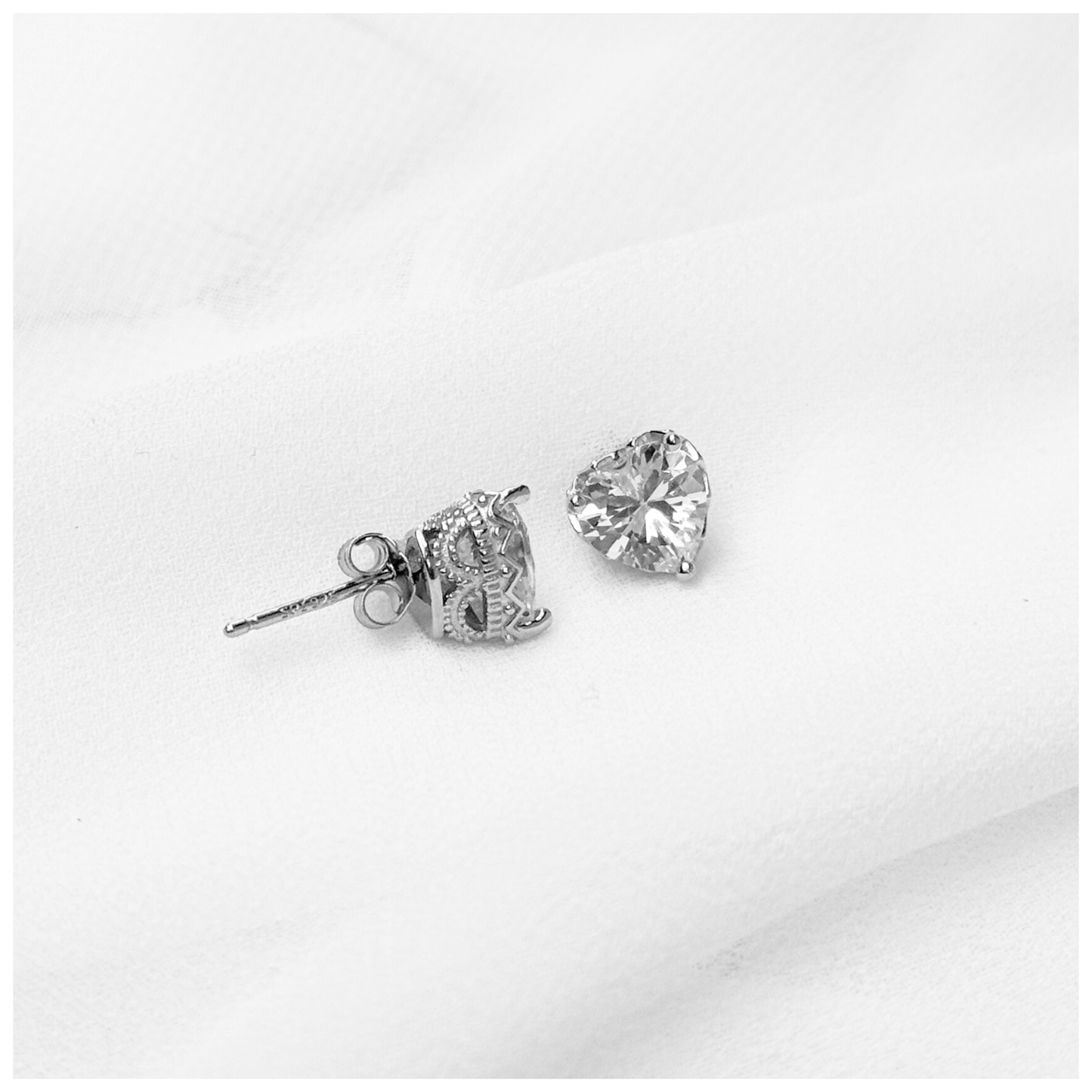 BROQUEL CORAZON CORONA MICROPAVE PLATA .925 RODIO