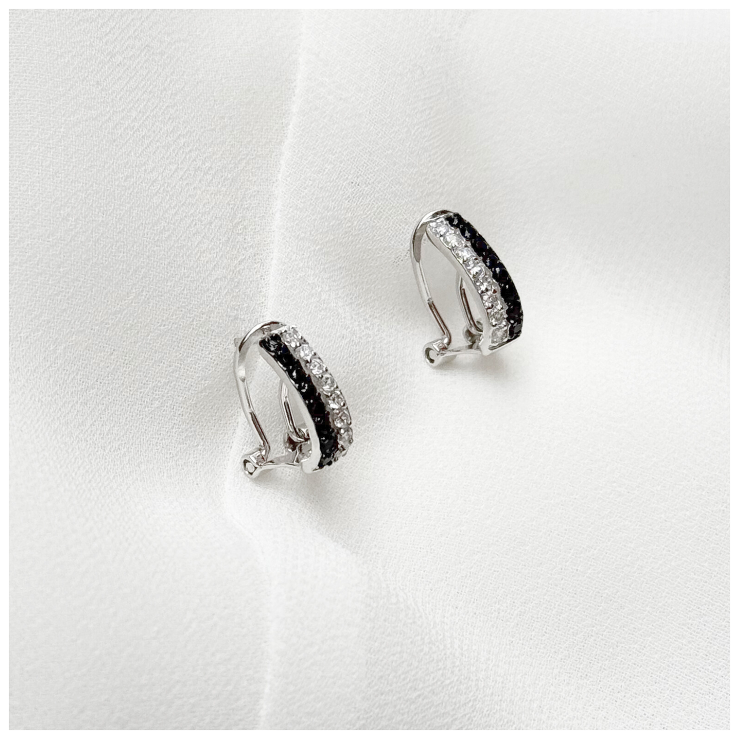 ARETE DOBLE CIRCONIA BLANCO Y NEGRA PLATA .925 RODIO