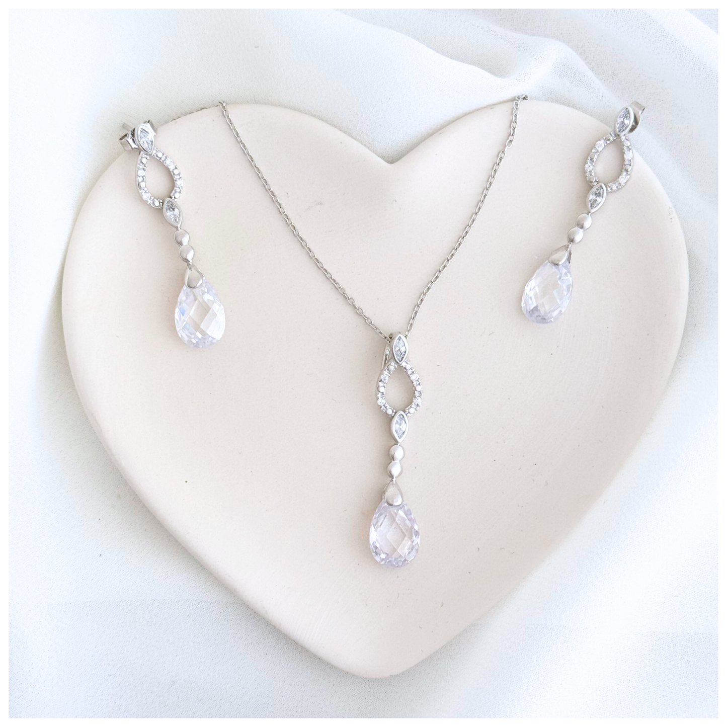 SET DE COLLAR Y ARETES  CIRCONIA CUBICA  LAGRIMA PLATA .925 RODIO