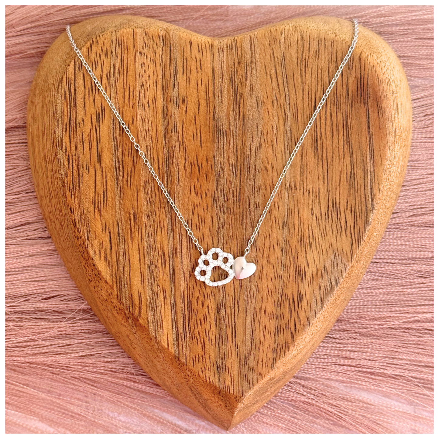 CADENA CON DIJE DE HUELLA DE PERRITO Y CORAZON LISO PLATA .925 RODIO