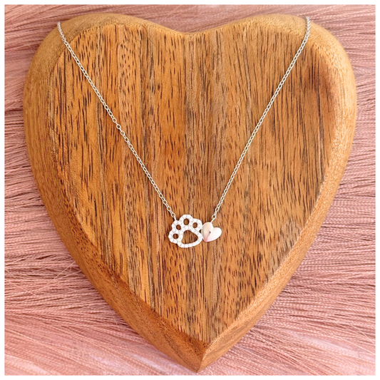 CADENA CON DIJE DE HUELLA DE PERRITO Y CORAZON LISO PLATA .925 RODIO