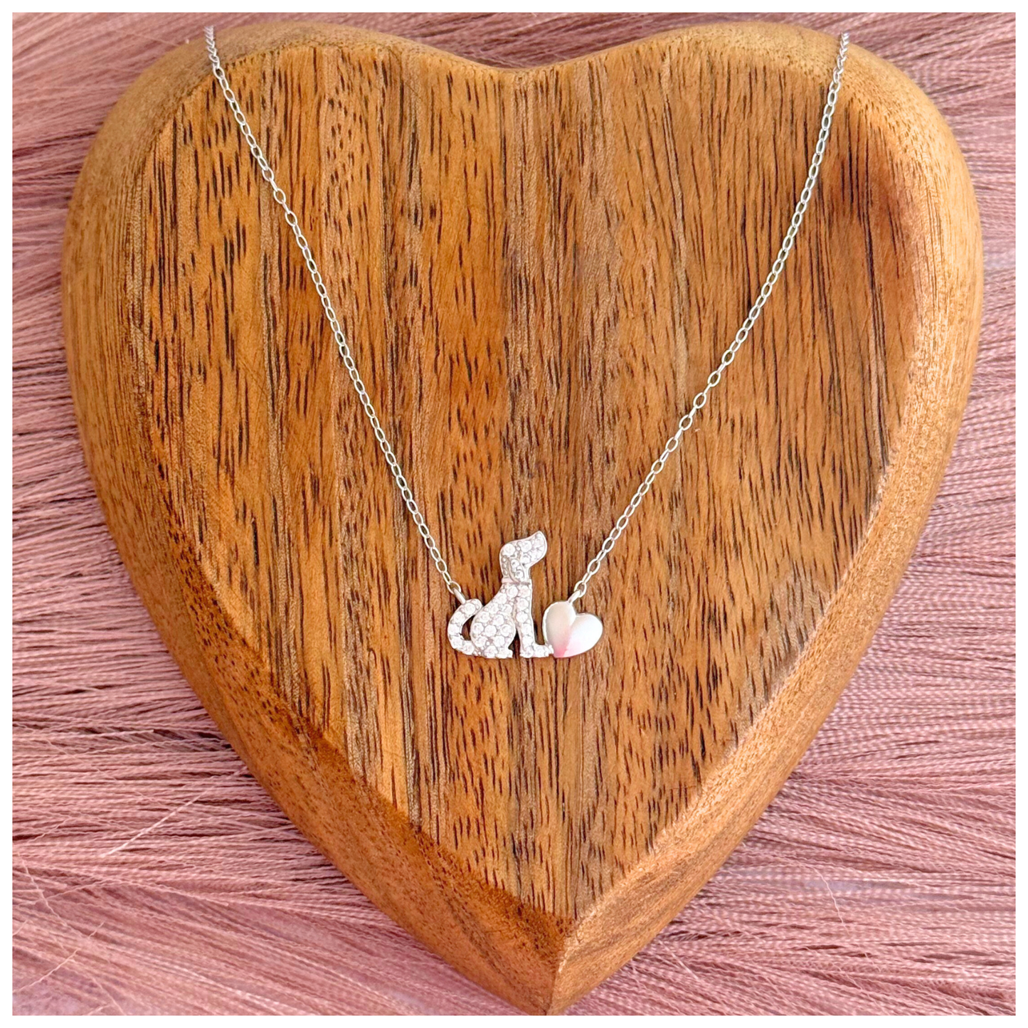 CADENA CON DIJE PERRITO CON CIRCONIA CON CORAZON  LISO  PLATA .925 RODIO