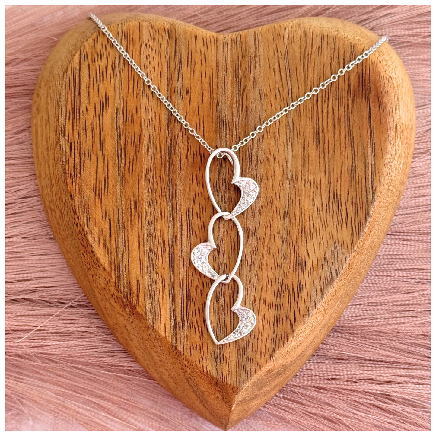 CADENA CON DIJE  TRES CORAZONES CON CIRCONIA PLATA .925 RODIO