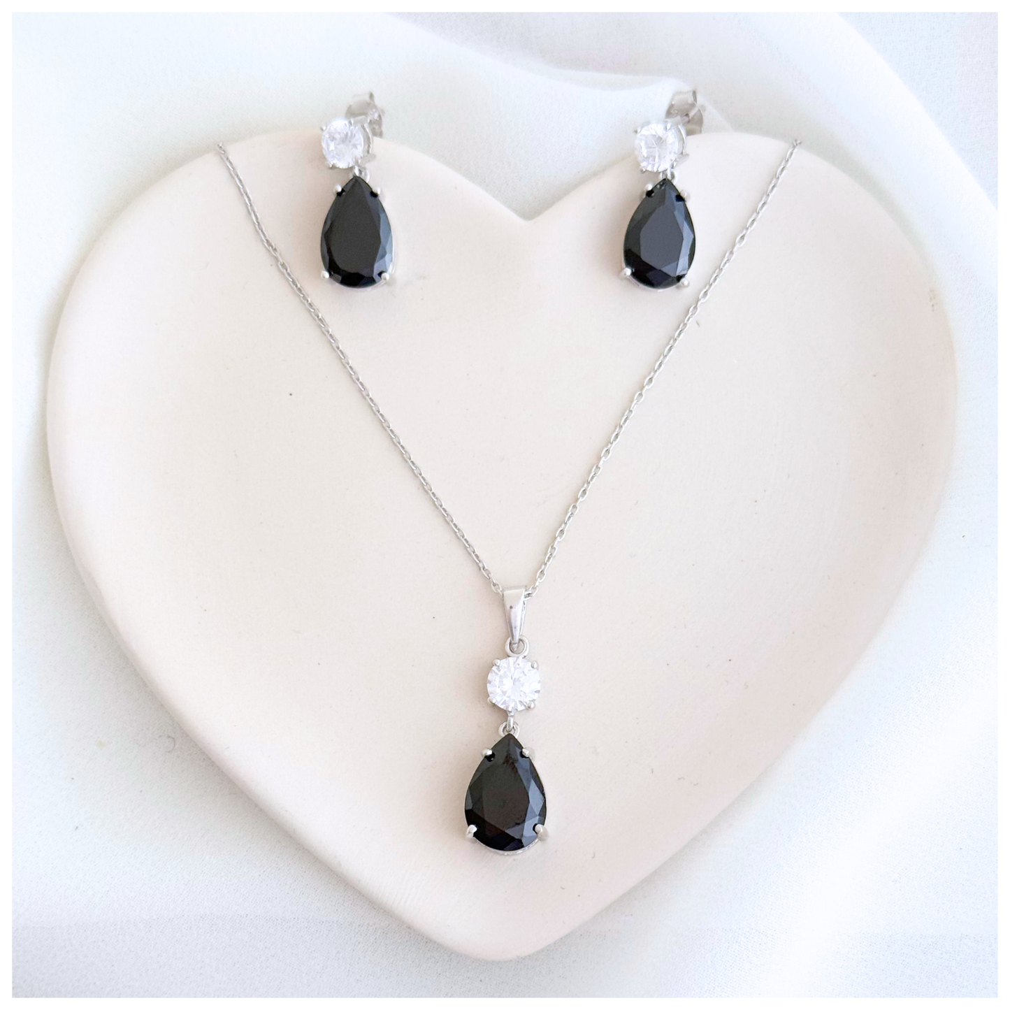 SET DIJE EN FORMA DE LAGRIMA EN CIRCONIA NEGRA Y BLANCA PLATA .925 RODIO