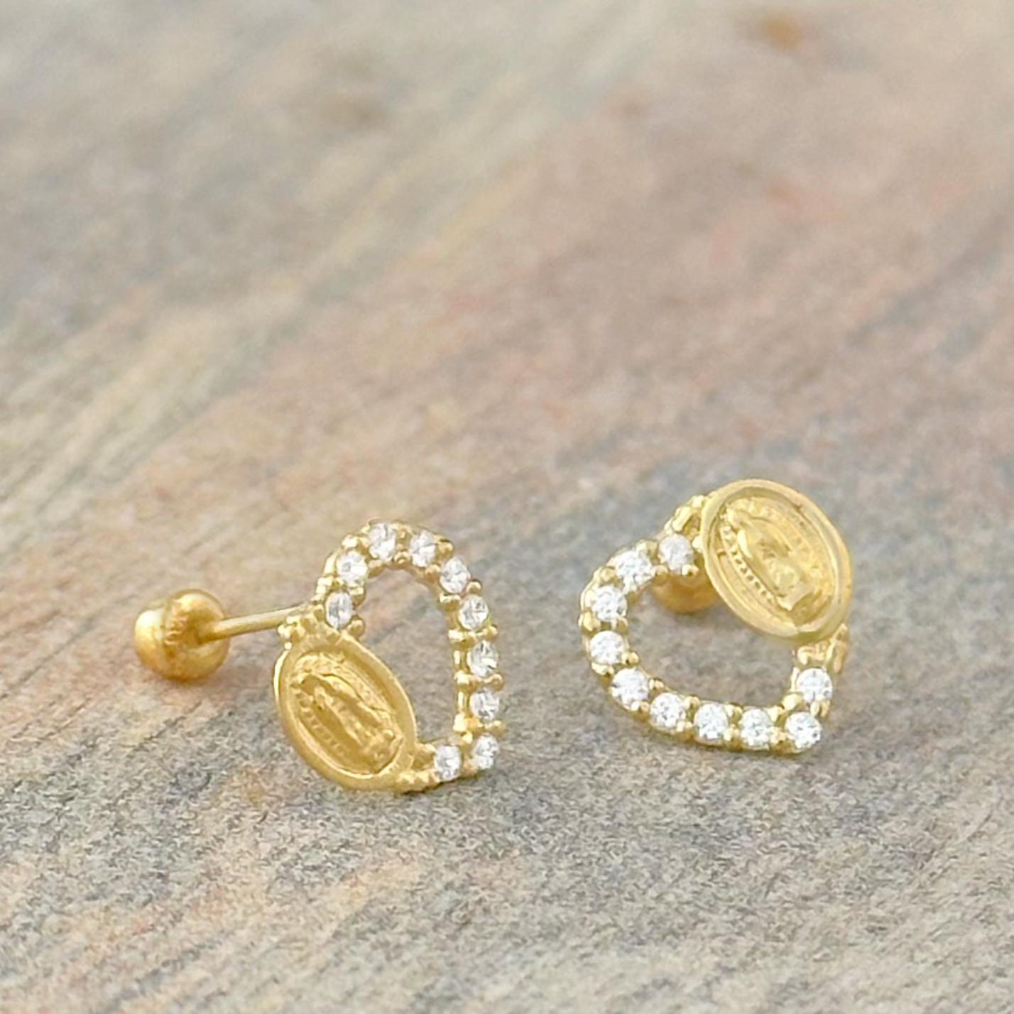 BROQUEL VIRGEN DE GUADALUPE CORAZON ZIRCONIA ORO 10K