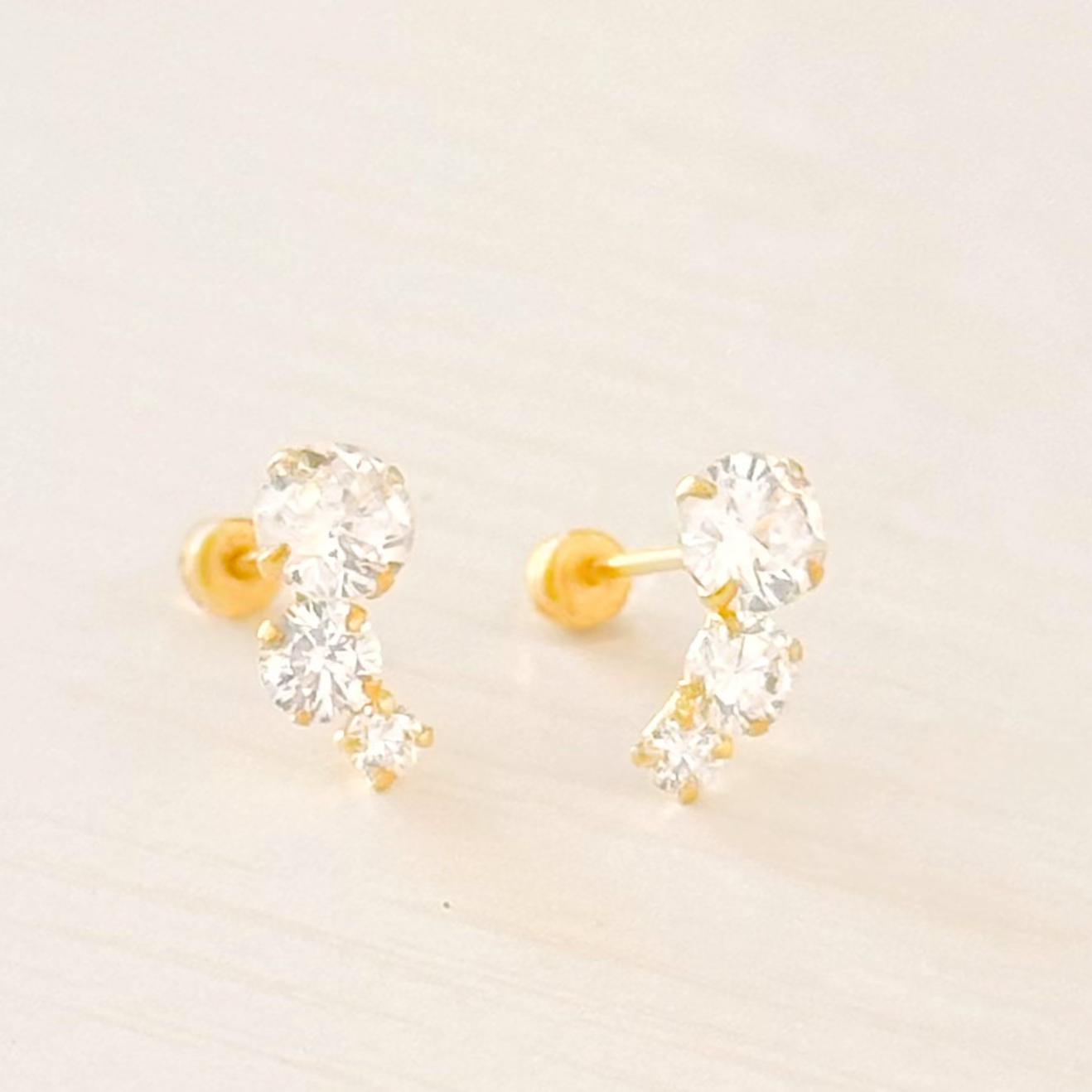 BROQUEL TRES ZIRCONIAS ORO 10K