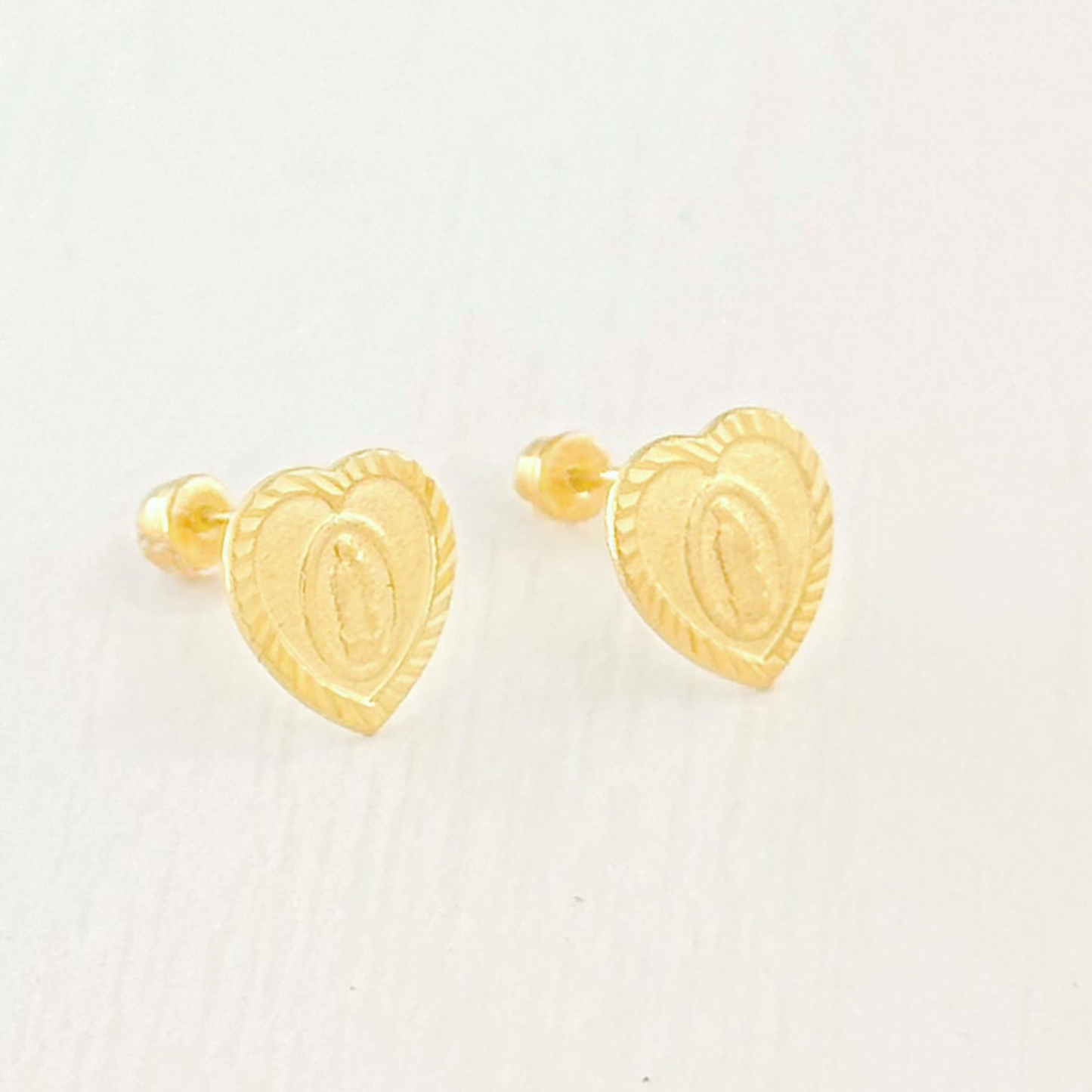BROQUEL VIRGEN DE GUADALUPE CORAZON MATE ORO 10K