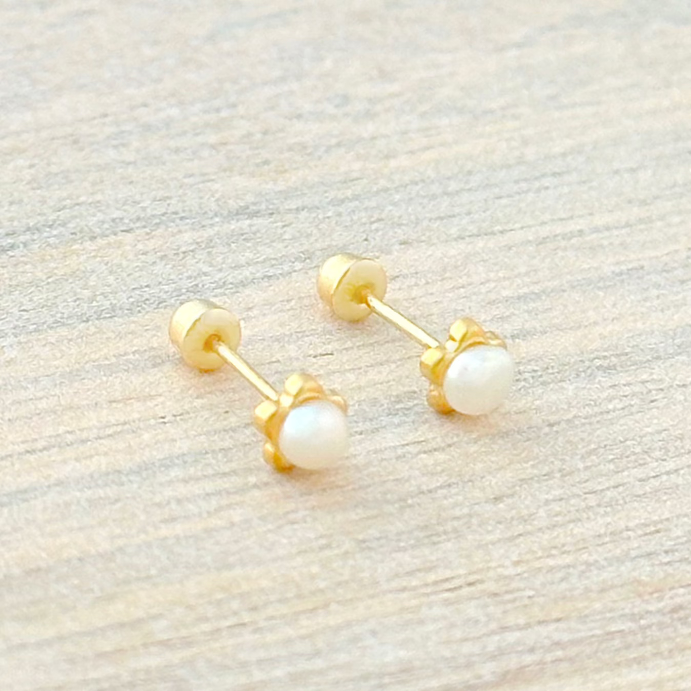 BROQUEL PERLA FLOR MINI ORO 10K