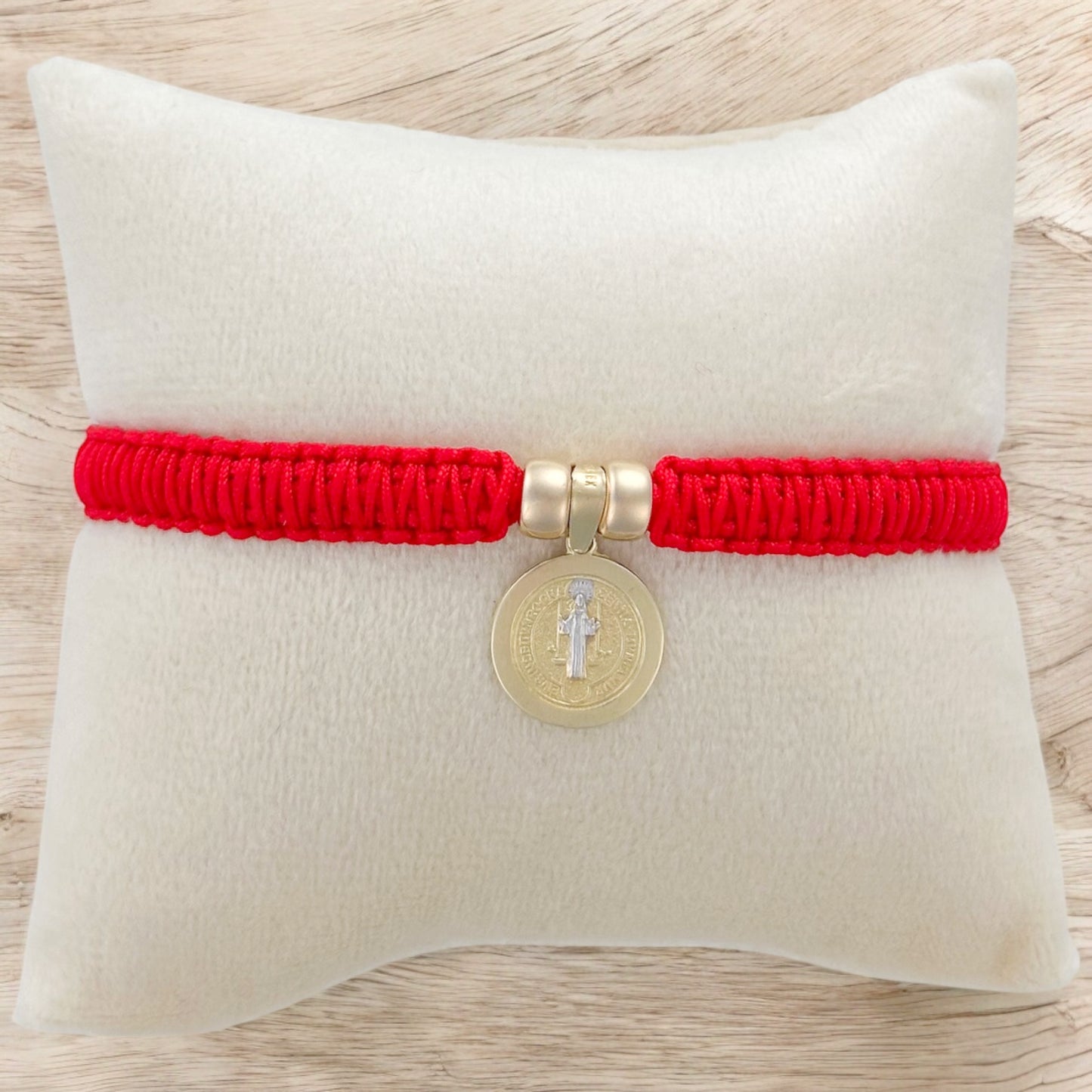 PULSERA  MEDALLA SAN BENITO 2  ORO 10K  TEJIDA ROJO