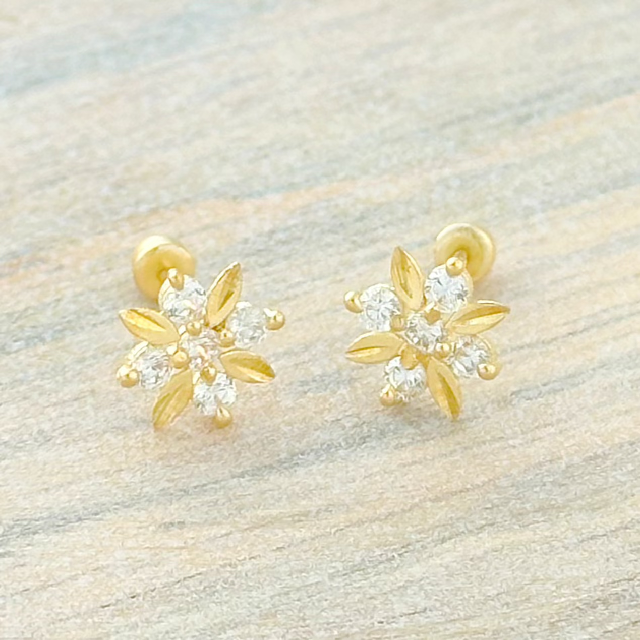 BROQUEL FLOR 4 HOJAS ORO 10K