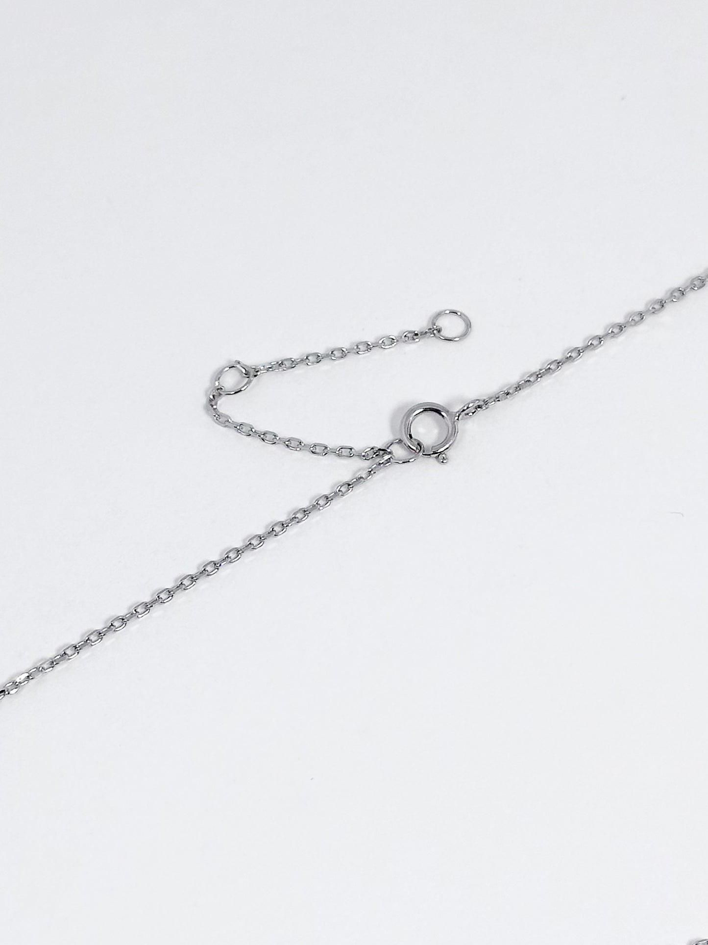 COLLAR VIRGEN DE GUADALUPE OVAL PERLA CIRCONIAS PLATA RODIO .925