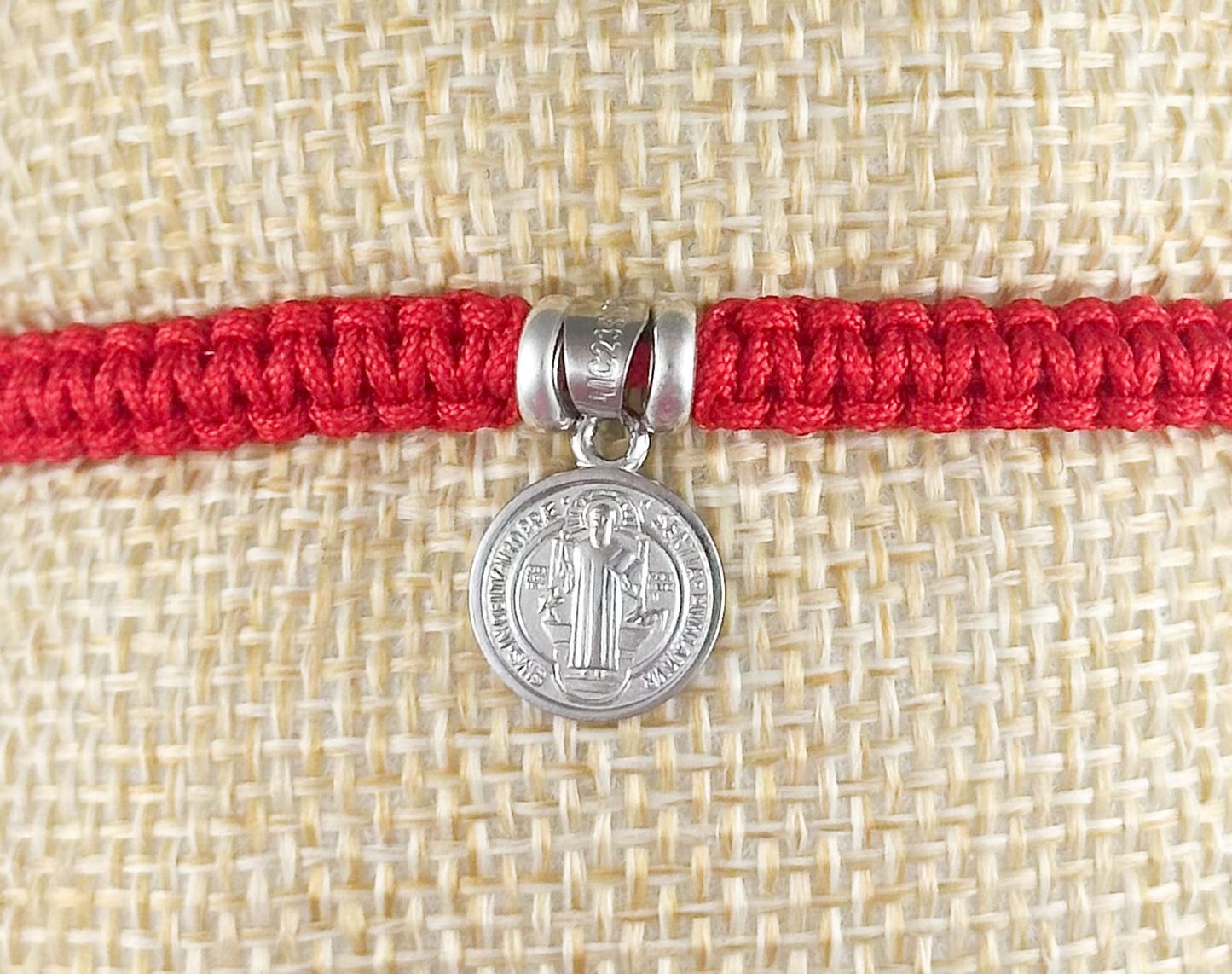 PULSERA MEDALLA SAN BENITO 1 PLATA .925 TEJIDA ROJA