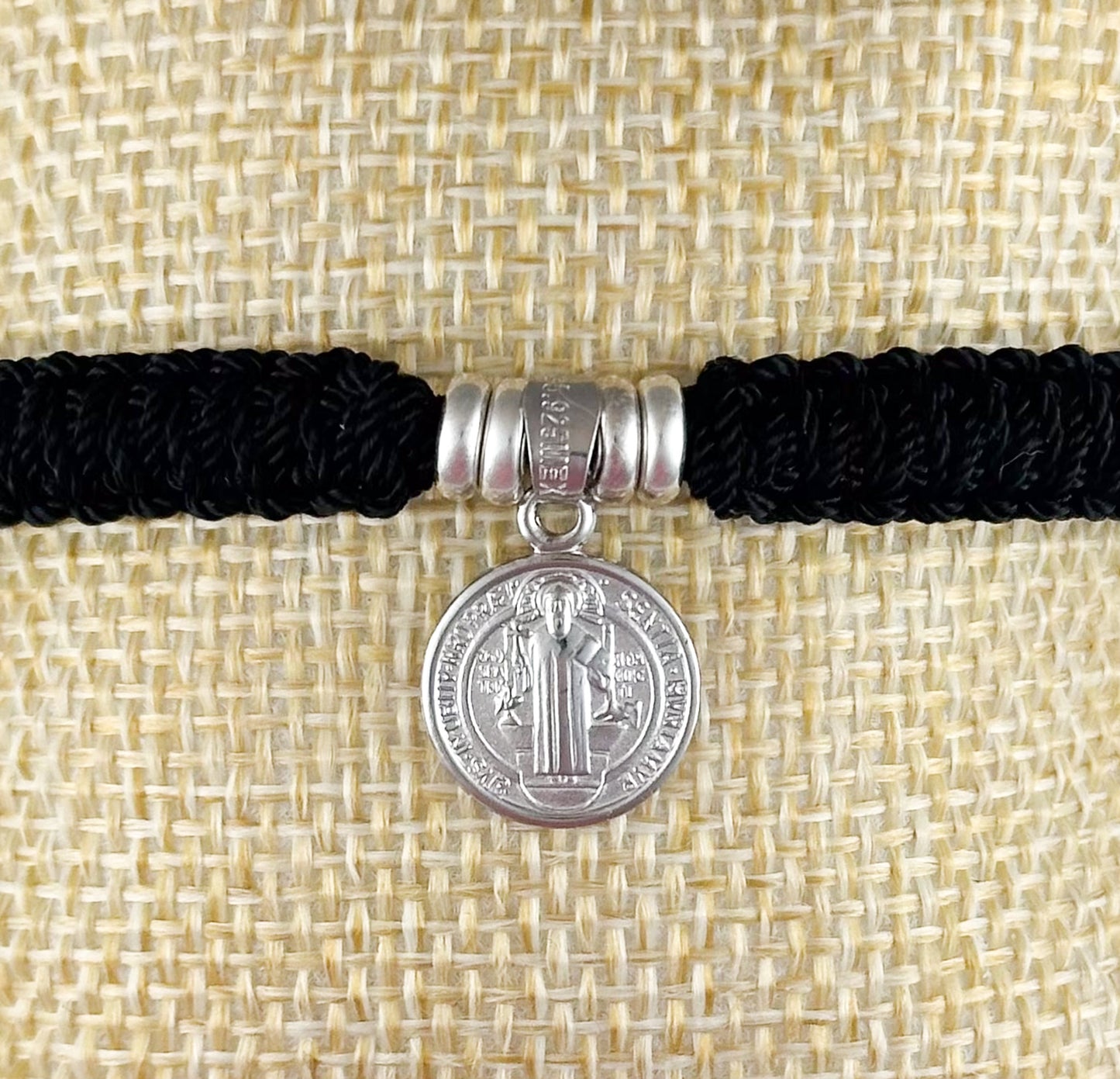 PULSERA MEDALLA SAN BENITO 2 PLATA .925 TEJIDA NEGRA
