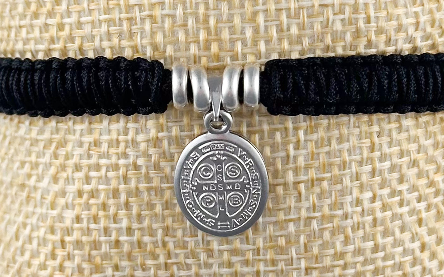 PULSERA MEDALLA OVAL SAN BENITO PLATA .925 TEJIDA NEGRA