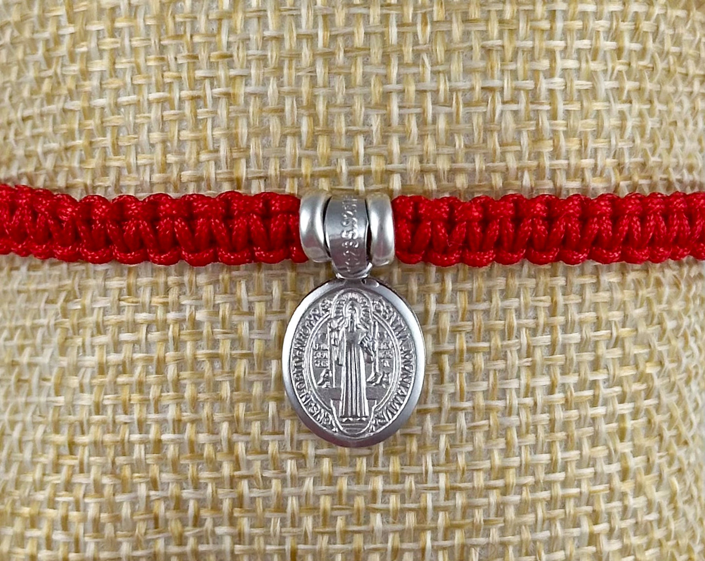 PULSERA MEDALLA OVAL SAN BENITO PLATA .925 TEJIDA ROJA