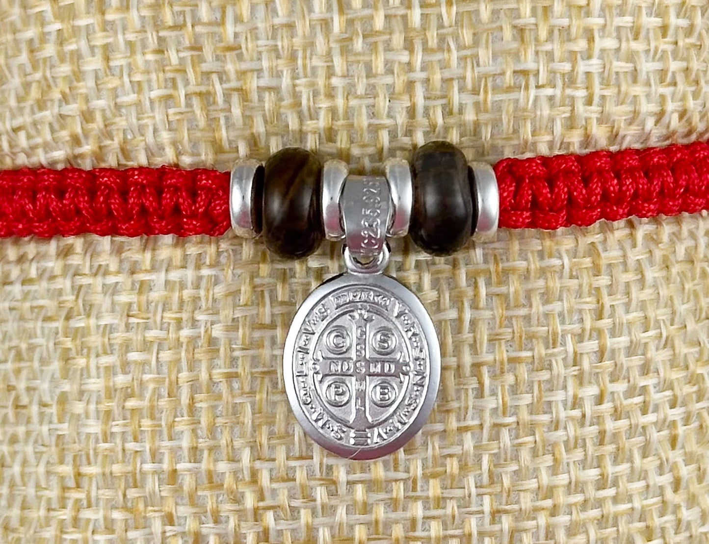 PULSERA MEDALLA OVAL SAN BENITO PLATA .925 TEJIDA ROJA
