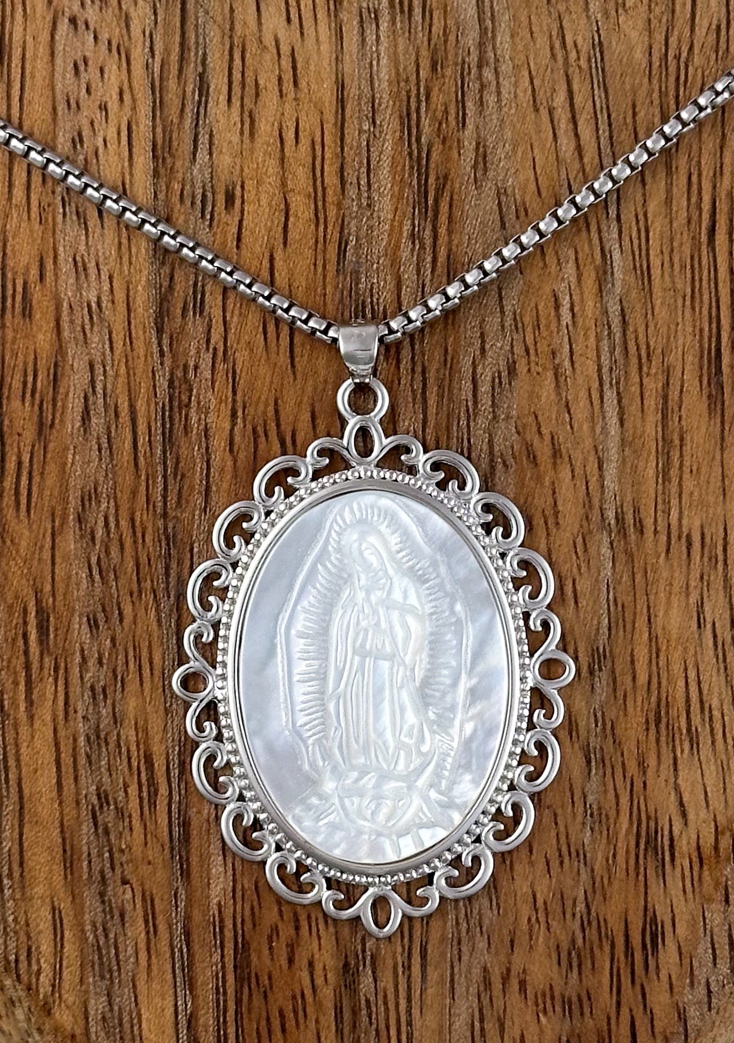 COLLAR MEDALLA PERLA VIRGEN DE GUADALUPE PLATA RODIO .925