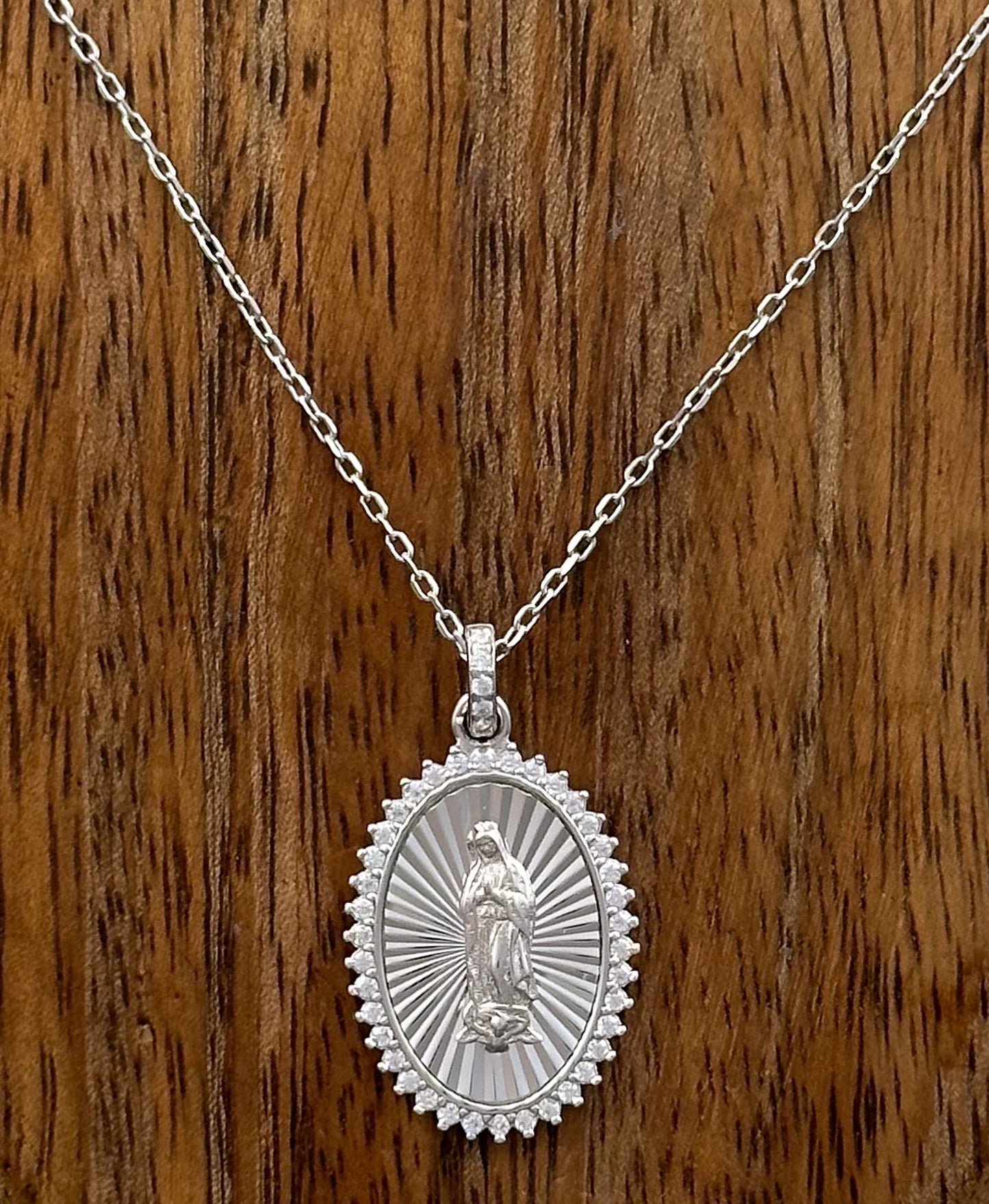 COLLAR MEDALLA VIRGEN DE GUADALUPE DIAM ZIRCONIA PLATA RODIO .925