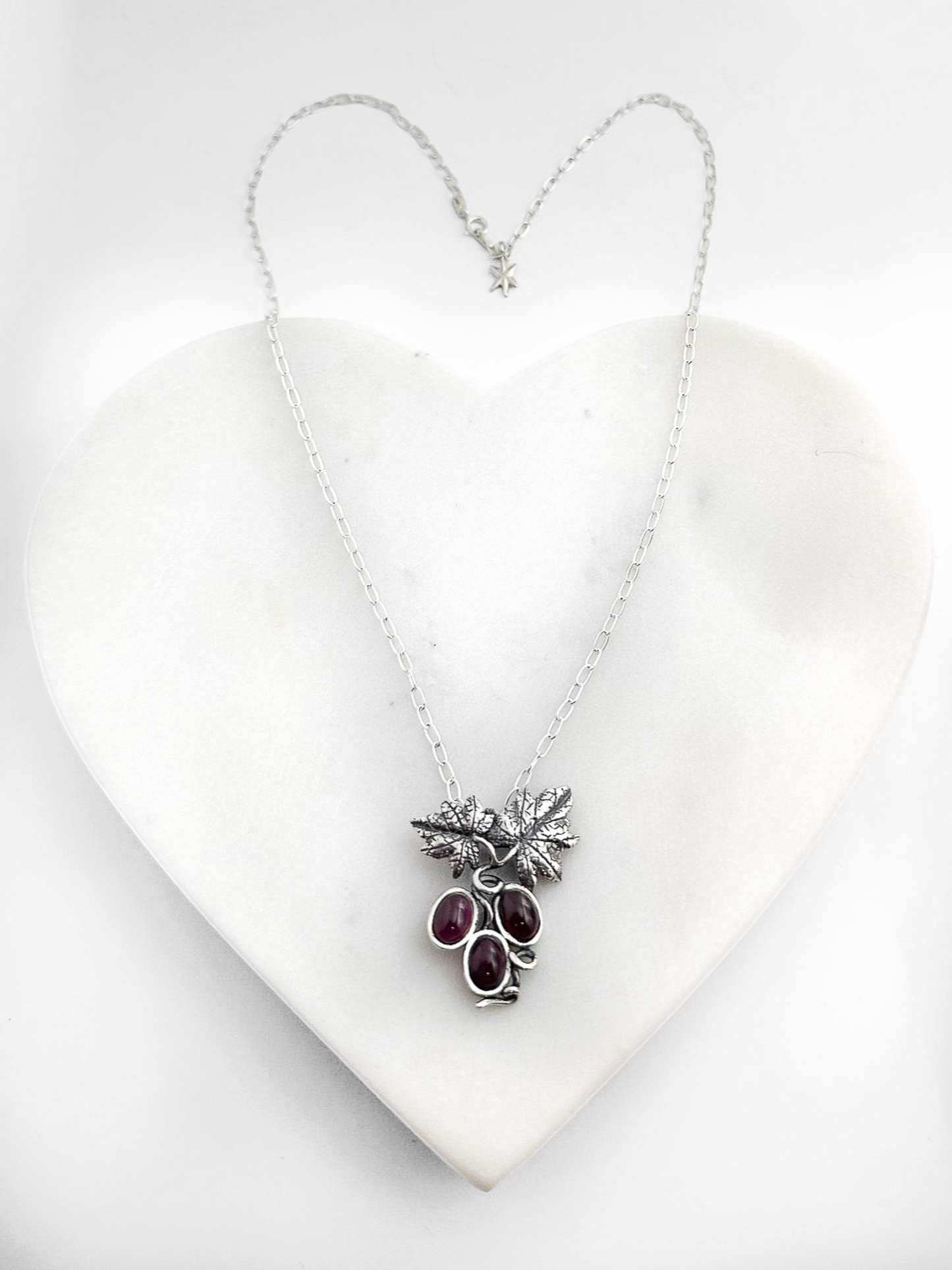 COLLAR RACIMO DE UVAS PIEDRA GRANATE PLATA .925