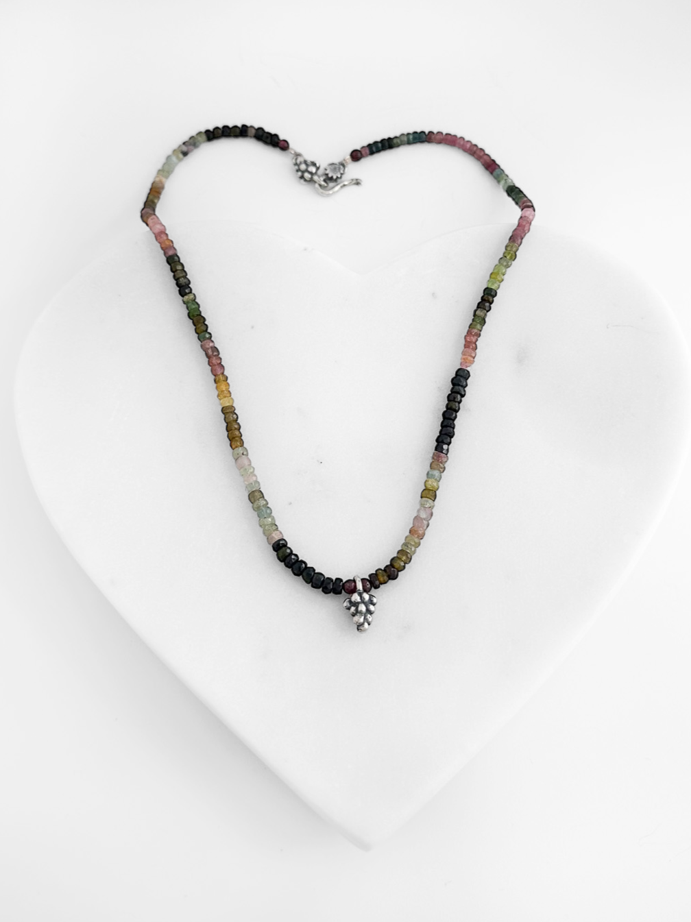 COLLAR UVAS PIEDRA NATURAL PLATA .925