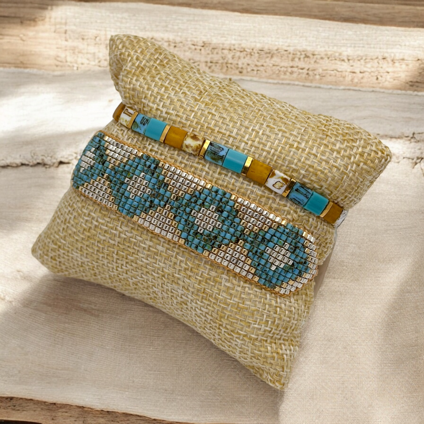 PULSERA  TEJIDA HUICHOL ROMBO