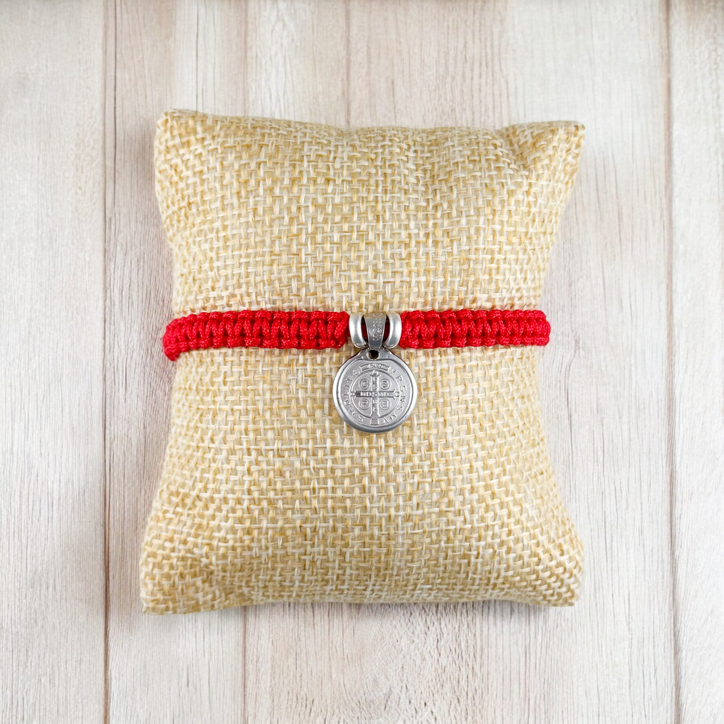 PULSERA MEDALLA SAN BENITO B 2  PLATA .925 TEJIDA ROJA