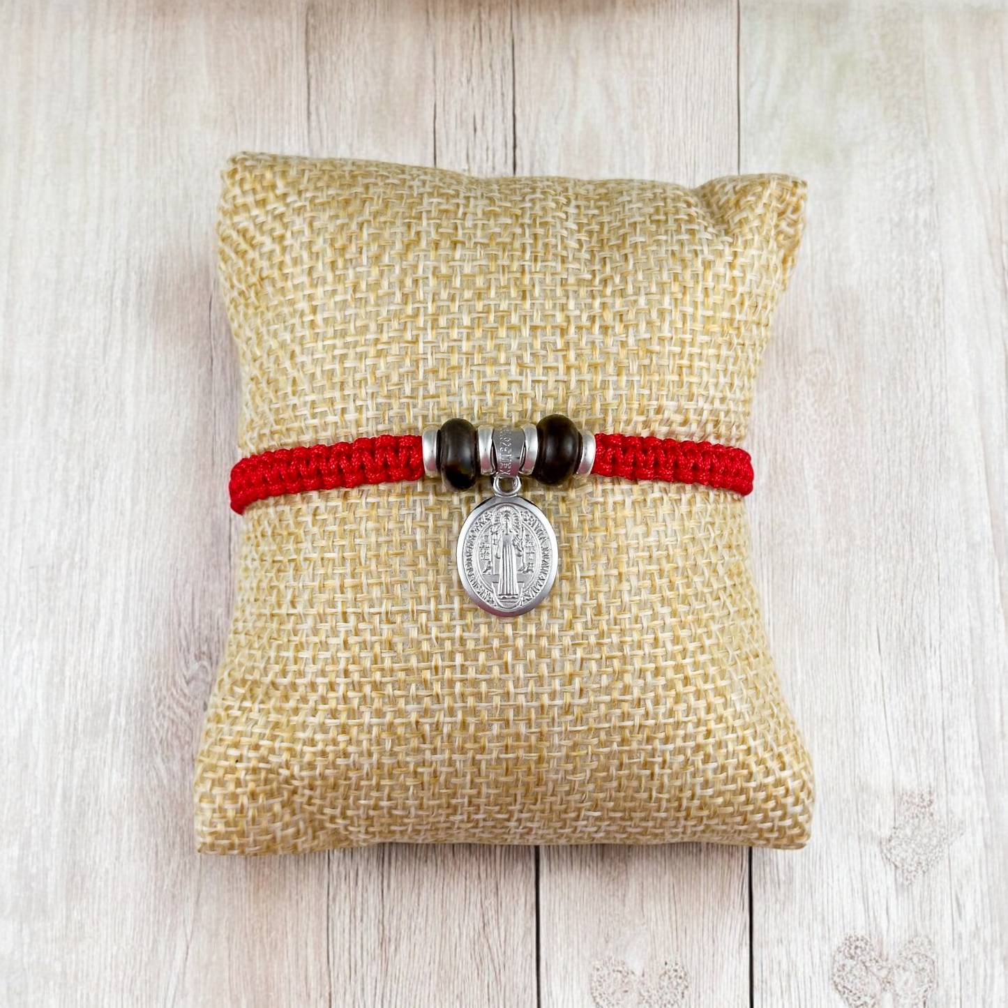 PULSERA MEDALLA OVAL SAN BENITO PLATA .925 TEJIDA ROJA